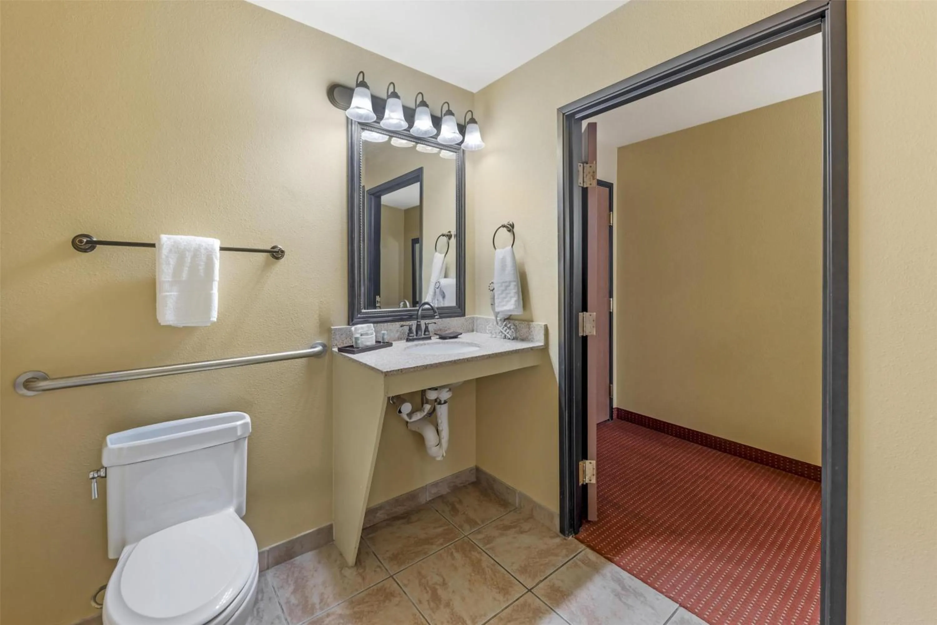 Bathroom in Best Western San Isidro Inn