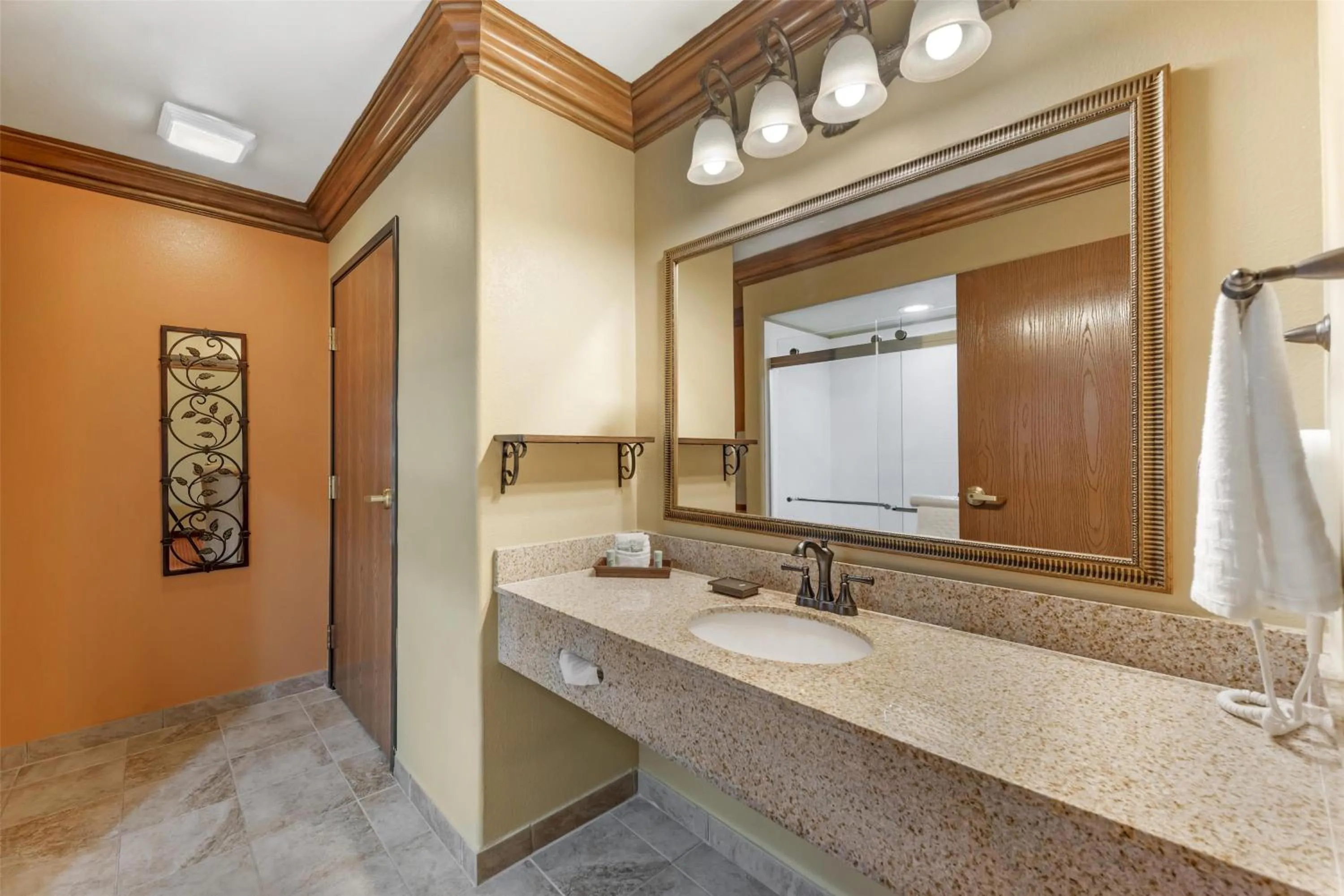 Bathroom in Best Western San Isidro Inn