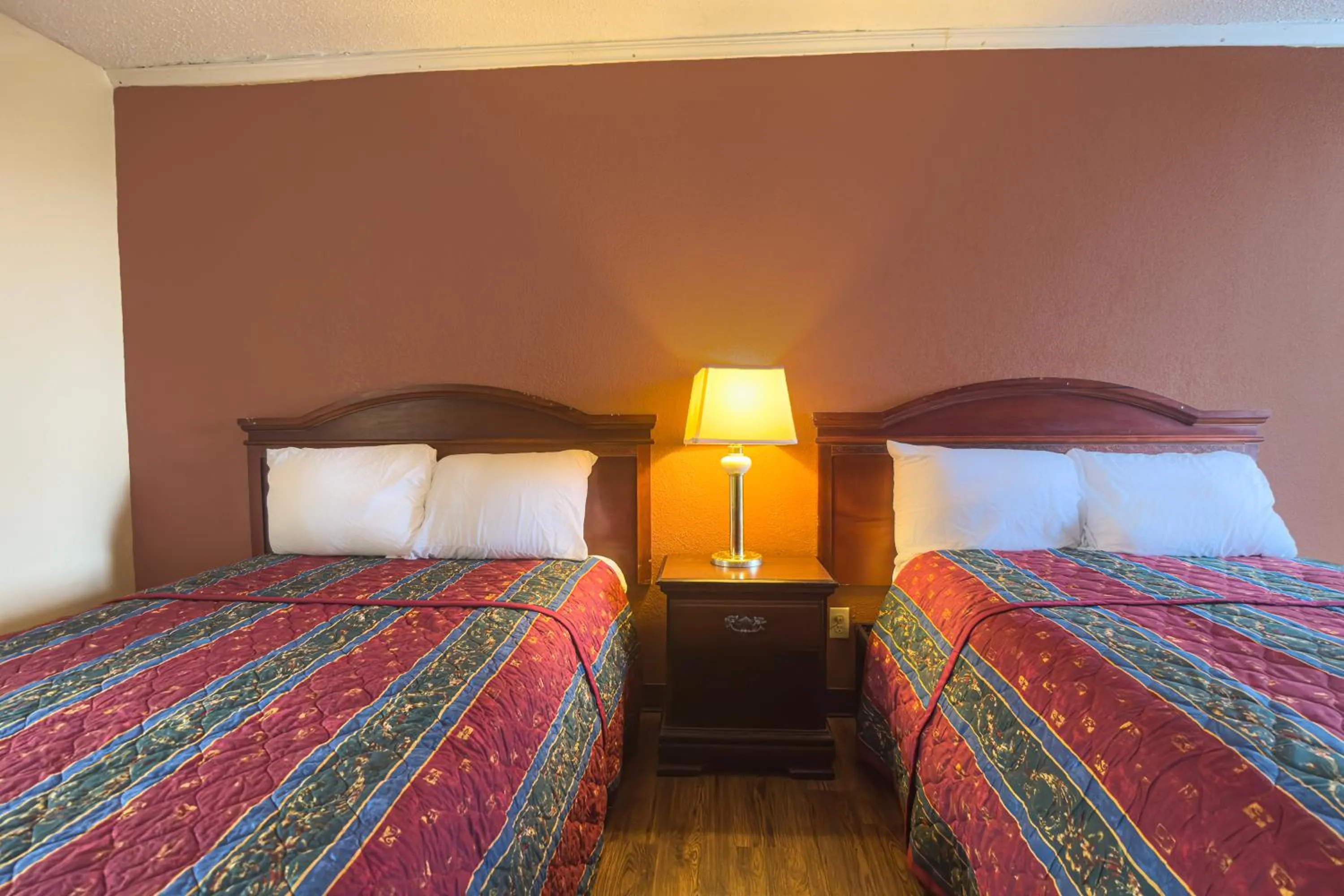 Bedroom, Bed in OYO Hotel Vienna I-75