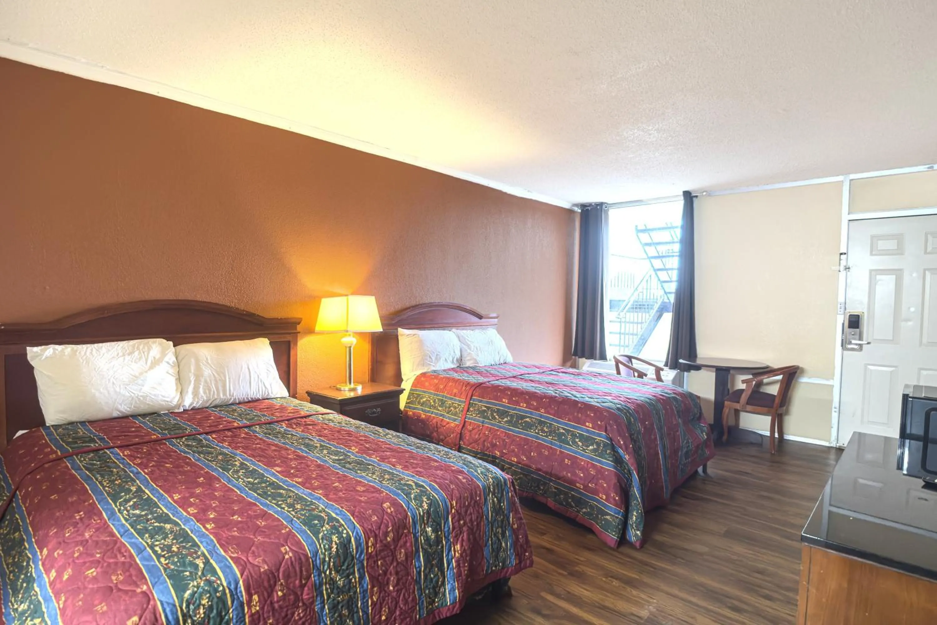 Bedroom, Bed in OYO Hotel Vienna I-75