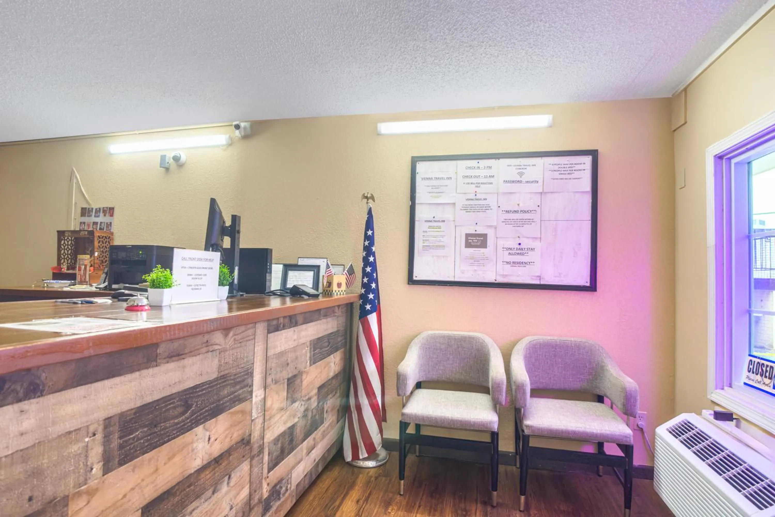 Lobby or reception in OYO Hotel Vienna I-75