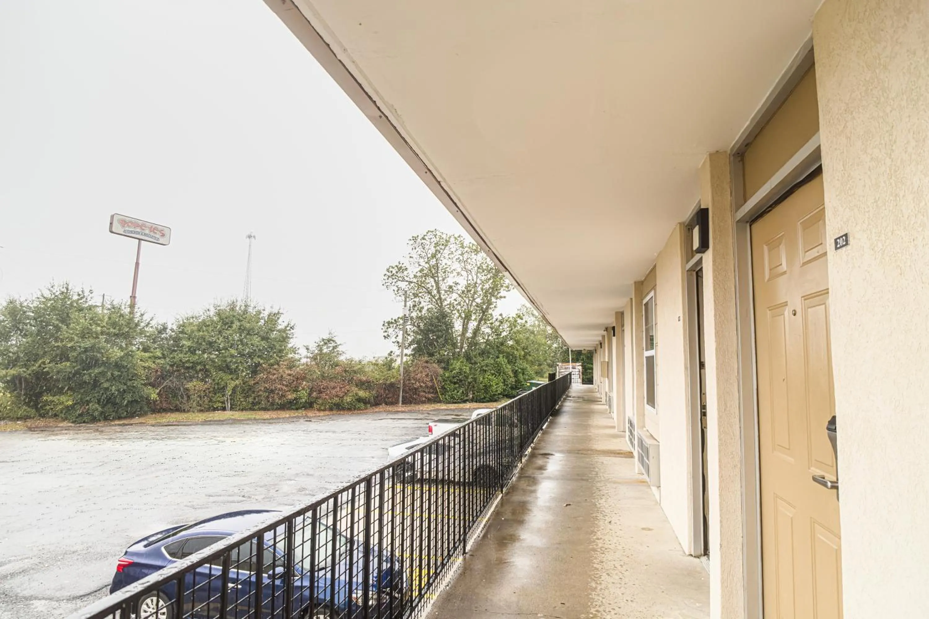 Parking in OYO Hotel Vienna I-75