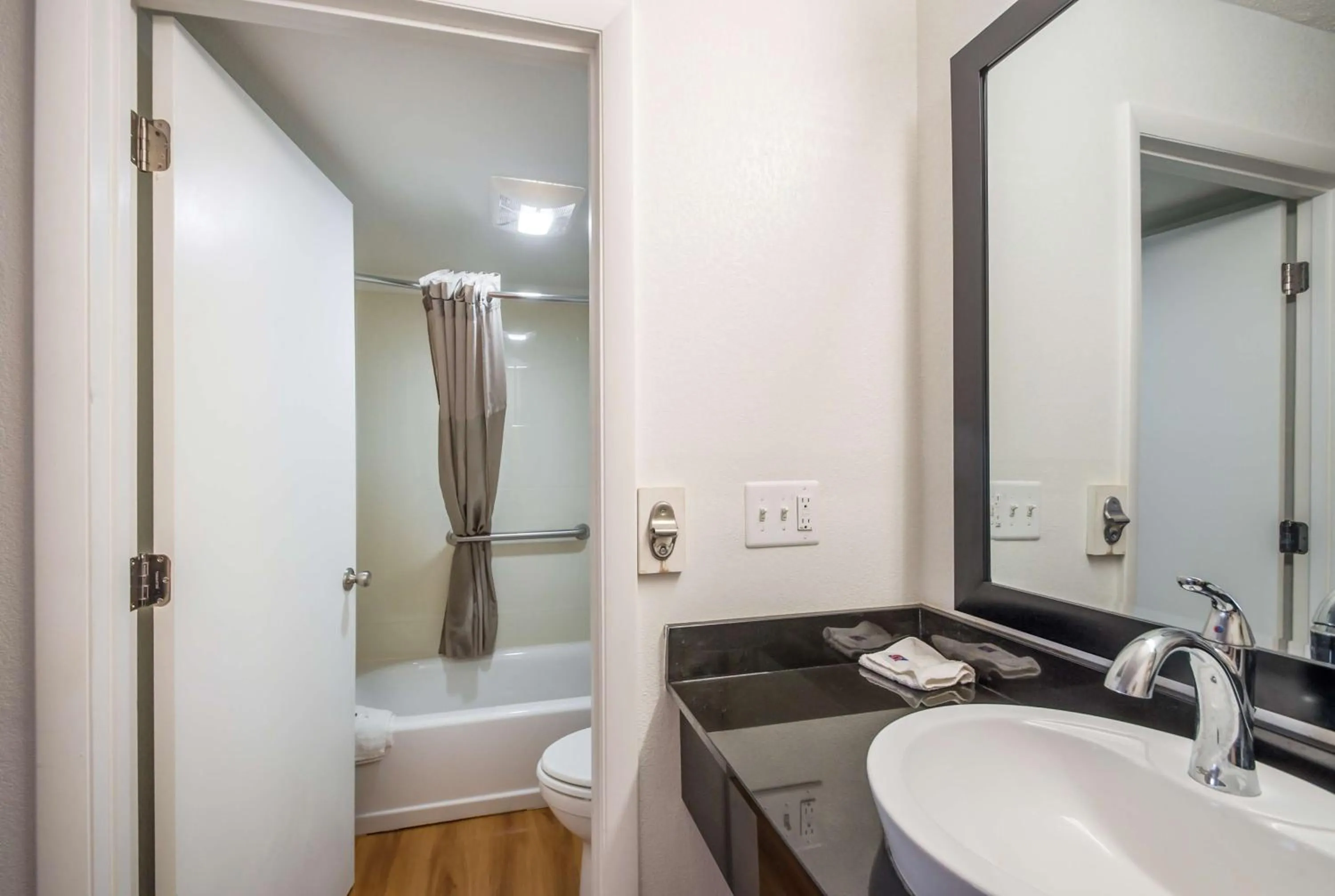 Bathroom in Motel 6-Odenton, MD - Fort Meade