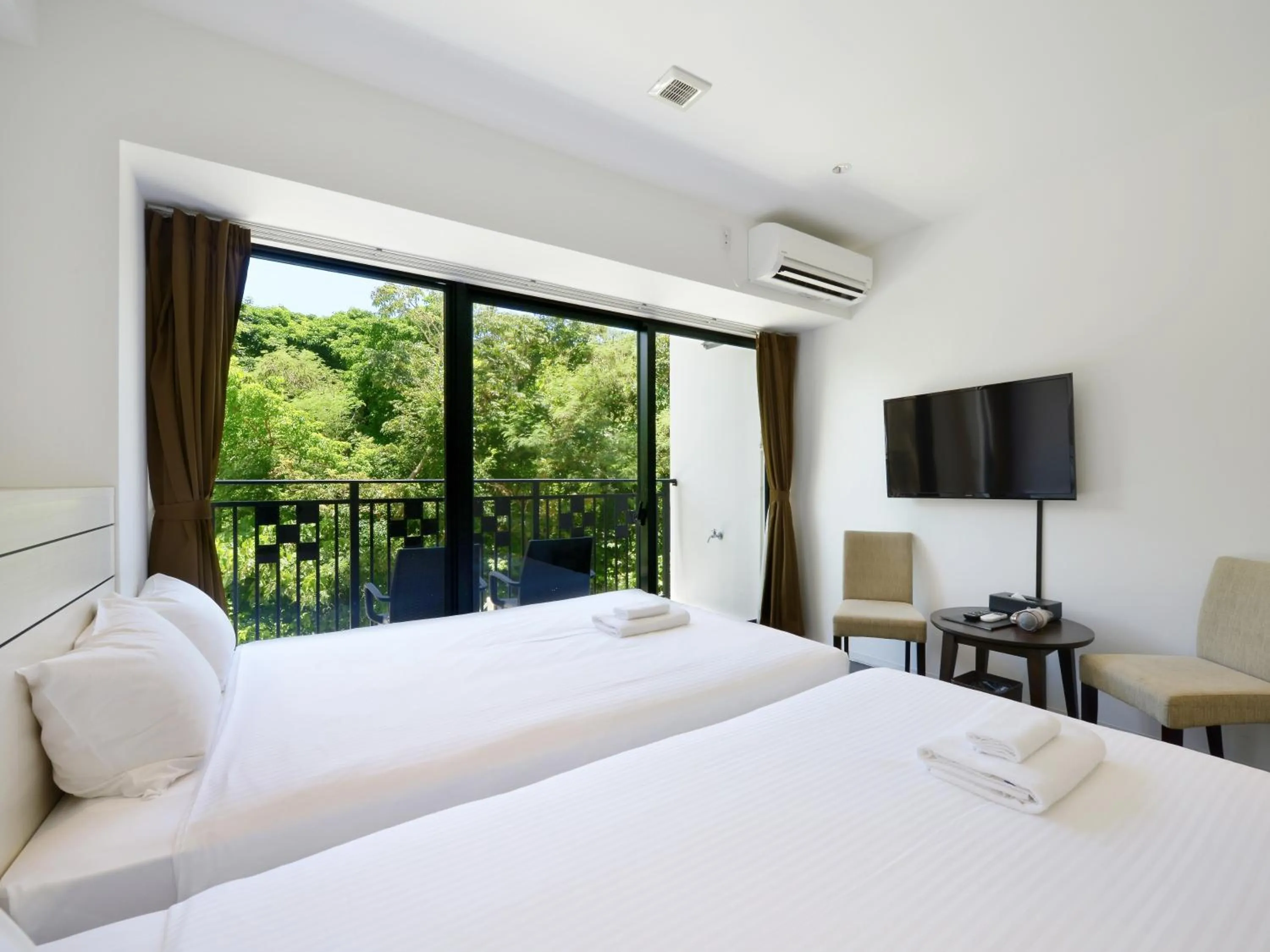 Photo of the whole room, Bed in Karry CONDO CHURAUMI