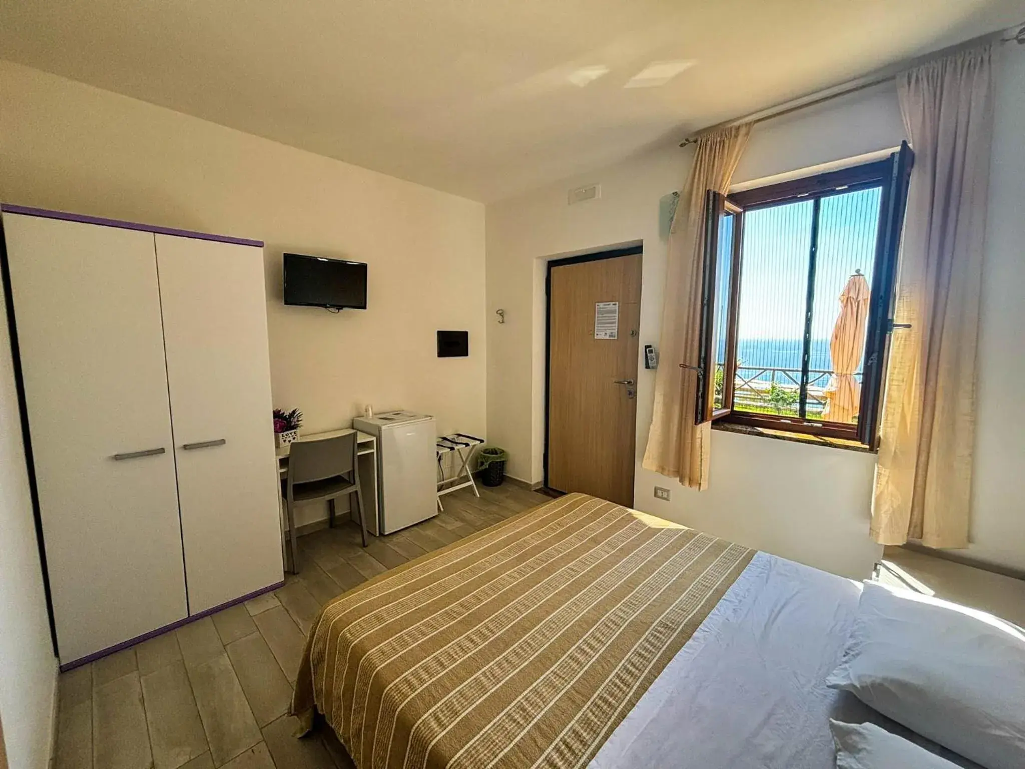 Double Room with Sea View in Tramonti d'Oro Double Room with Sea View in Tramonti d'Oro