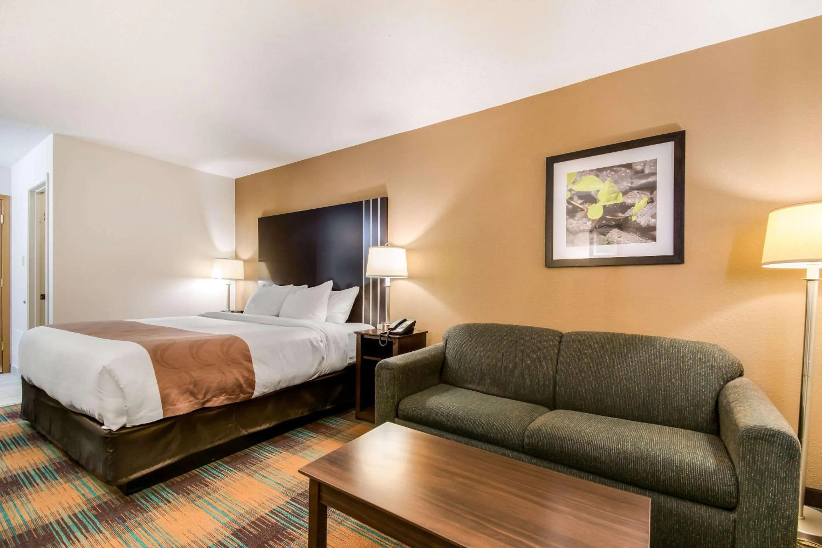 Photo of the whole room, Bed in Quality Inn Bloomsburg