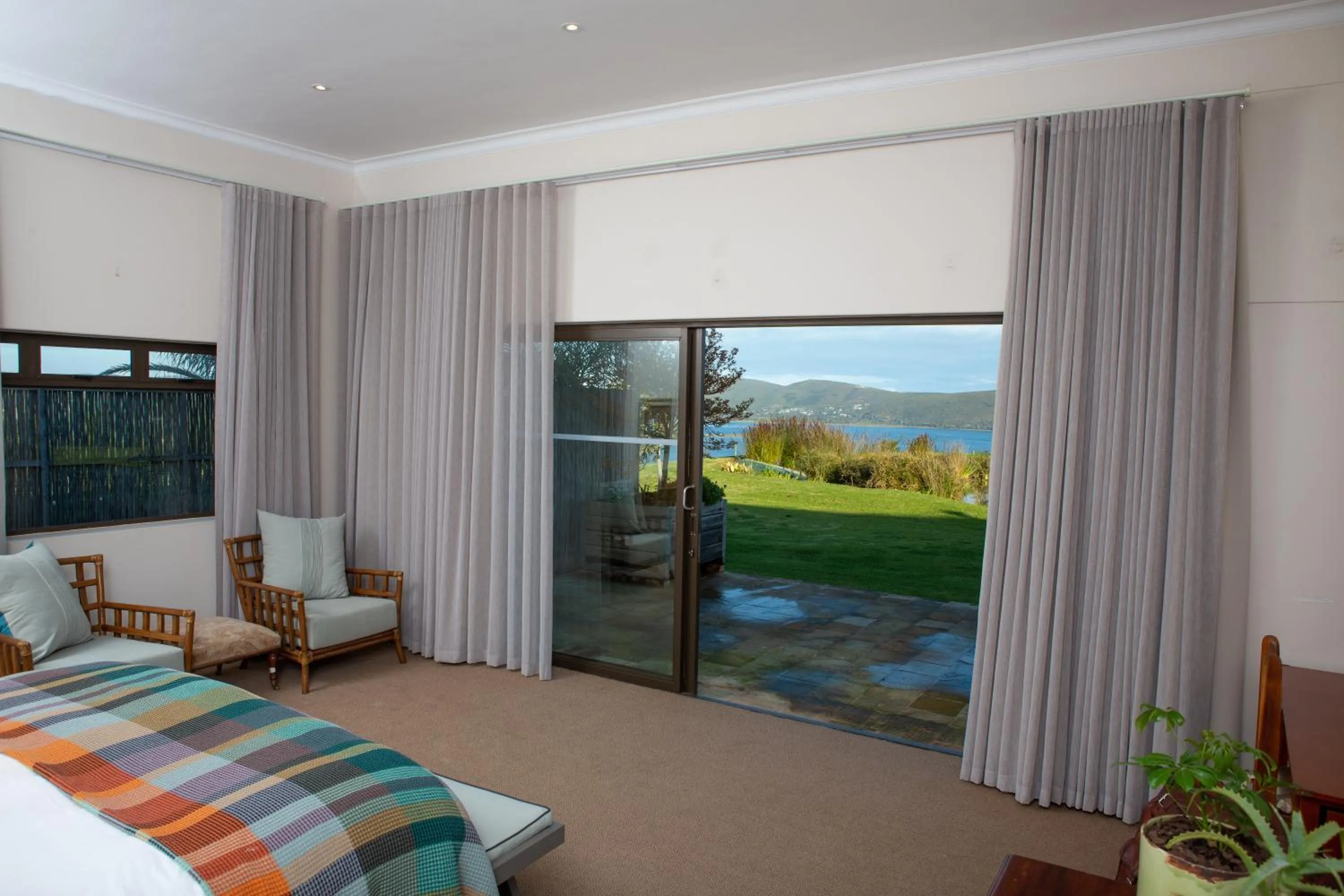 Garden view, Bed in Hudson Manor - Entabeni, Knysna