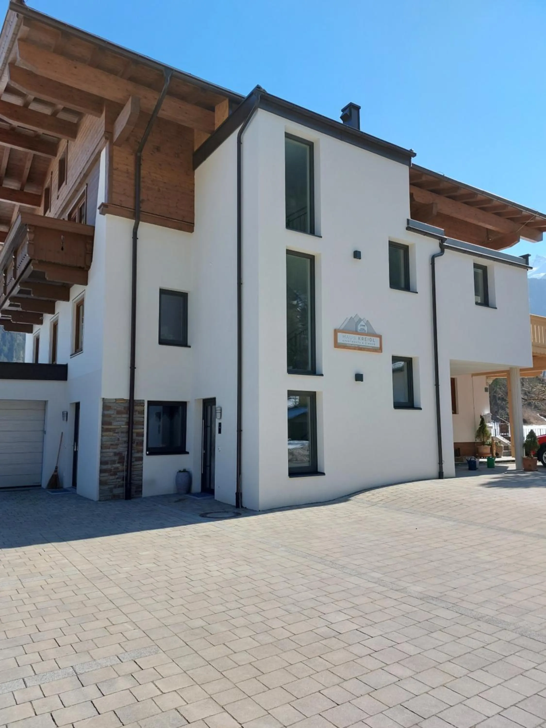 Property building in Haus Kreidl