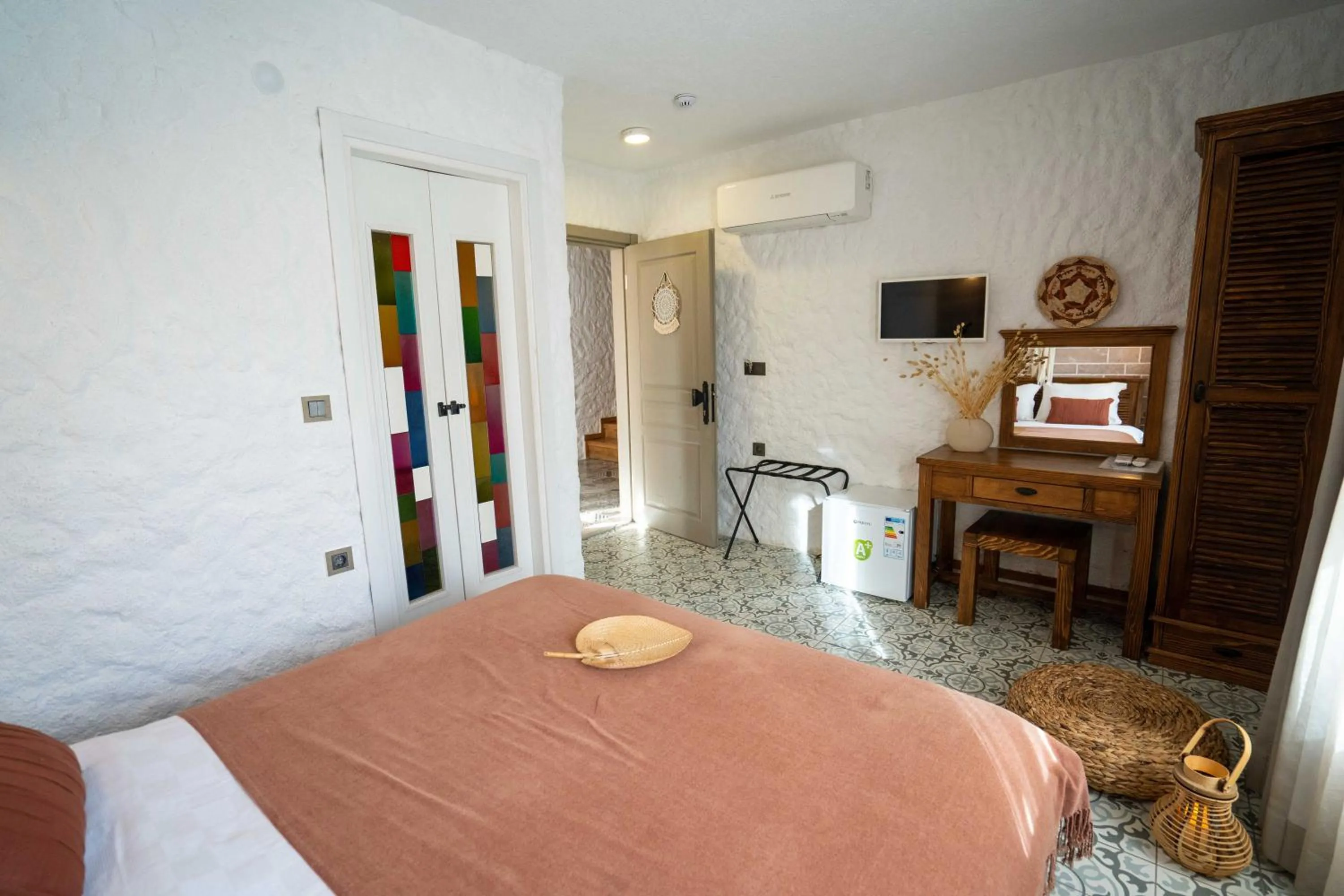 Photo of the whole room in Ajlan Hotel Cunda