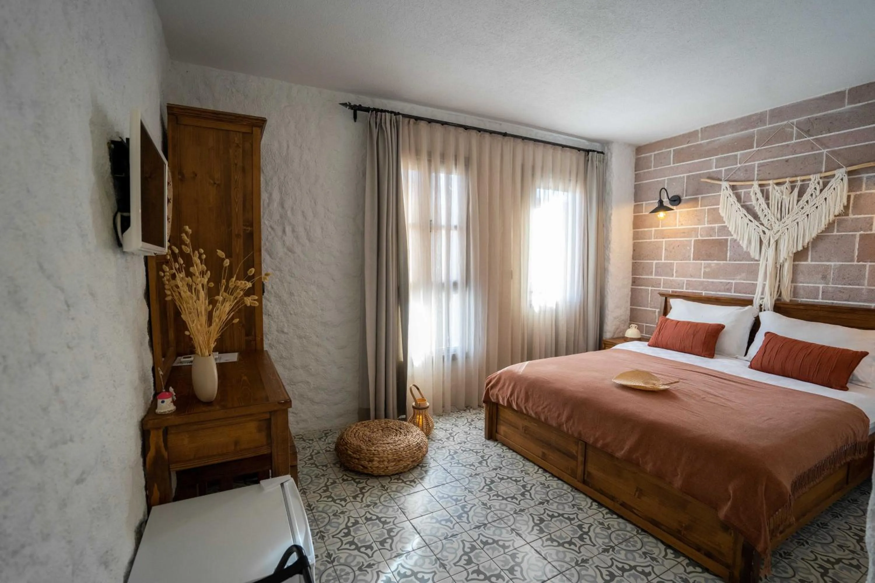 Photo of the whole room in Ajlan Hotel Cunda