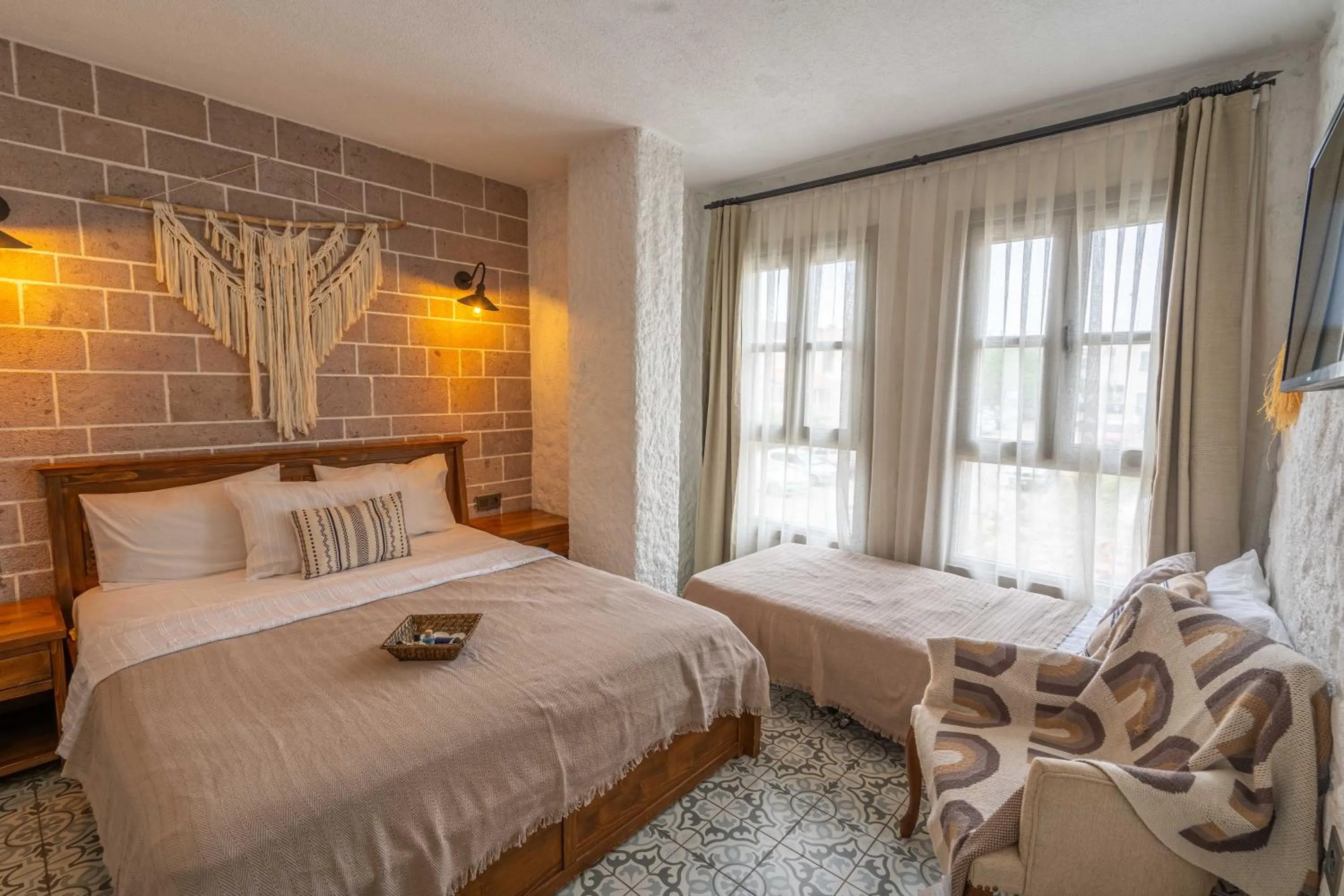 Photo of the whole room in Ajlan Hotel Cunda