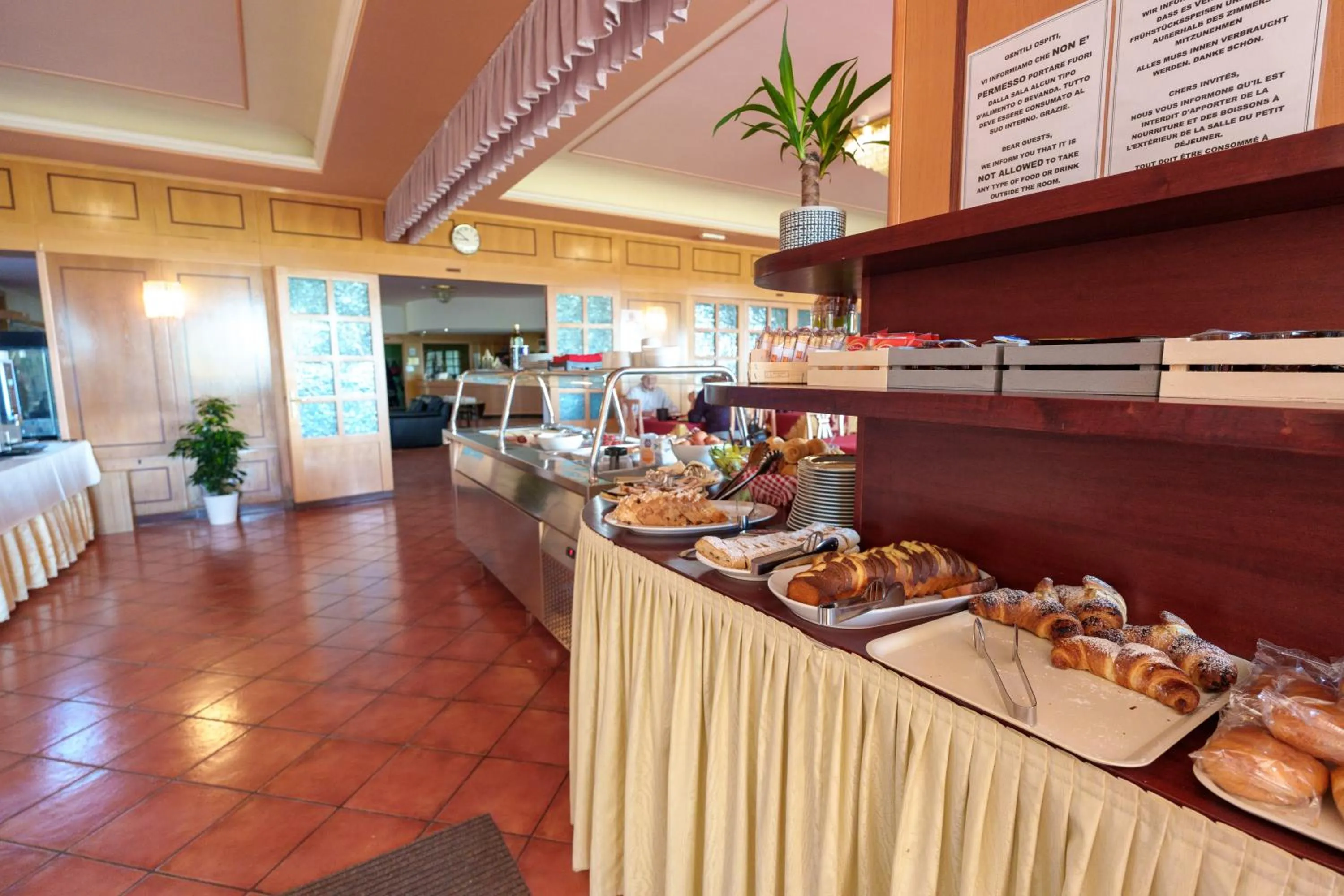 Breakfast in Hotel Villa Strassoldo "Ex Attianese Hotel Restaurant"