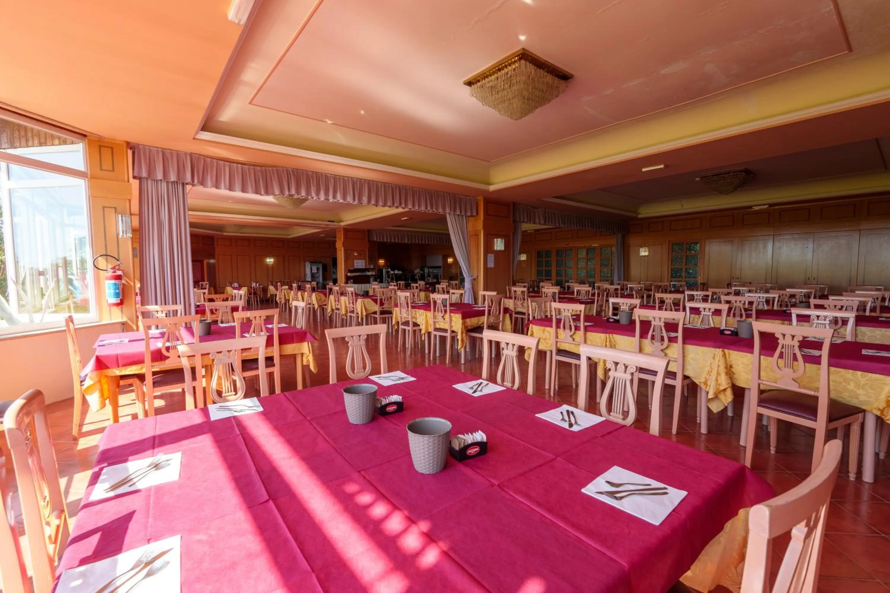 Restaurant/places to eat in Hotel Villa Strassoldo "Ex Attianese Hotel Restaurant"