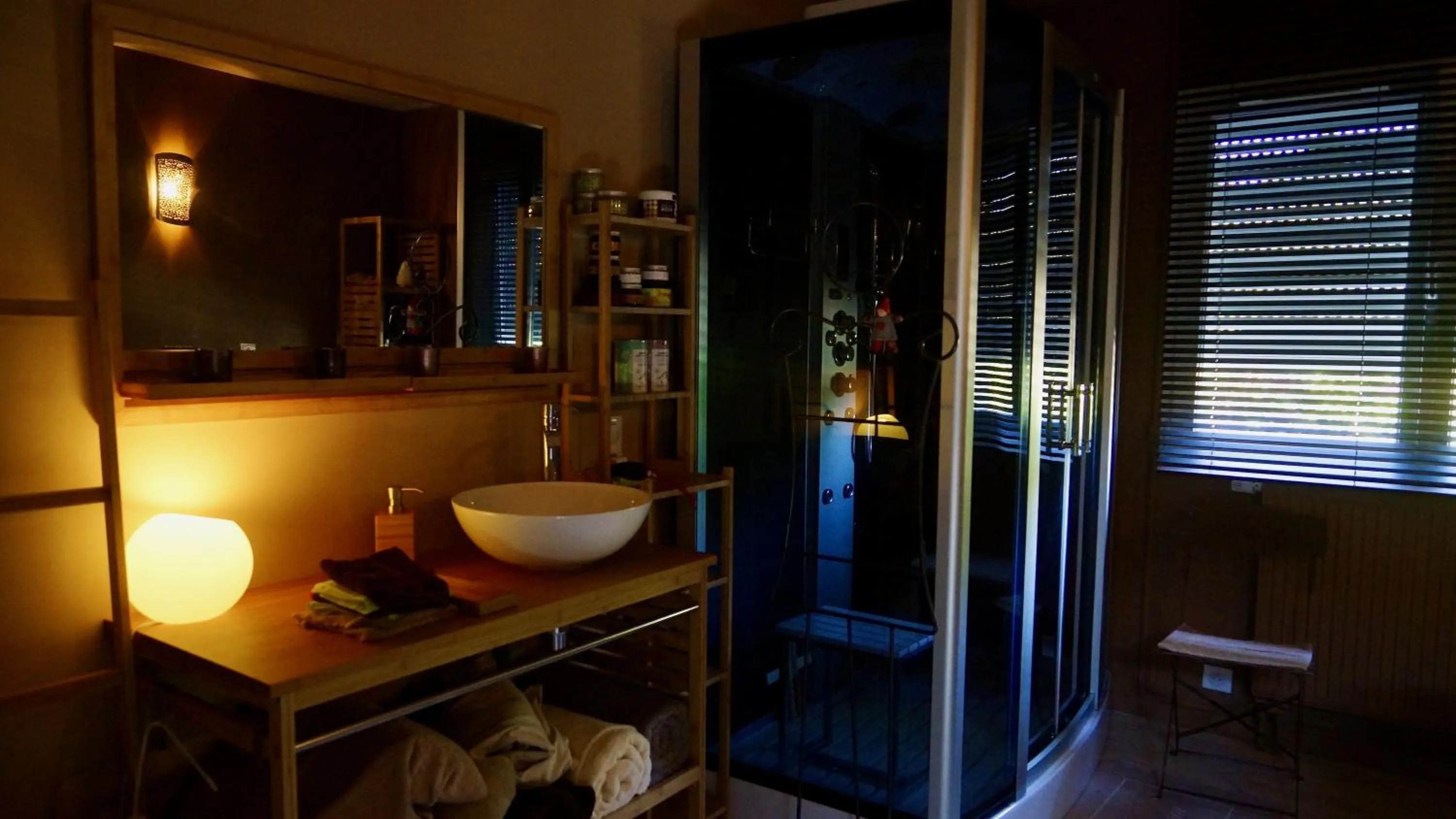 Spa and wellness centre/facilities in La Villanelle maison d'hôtes