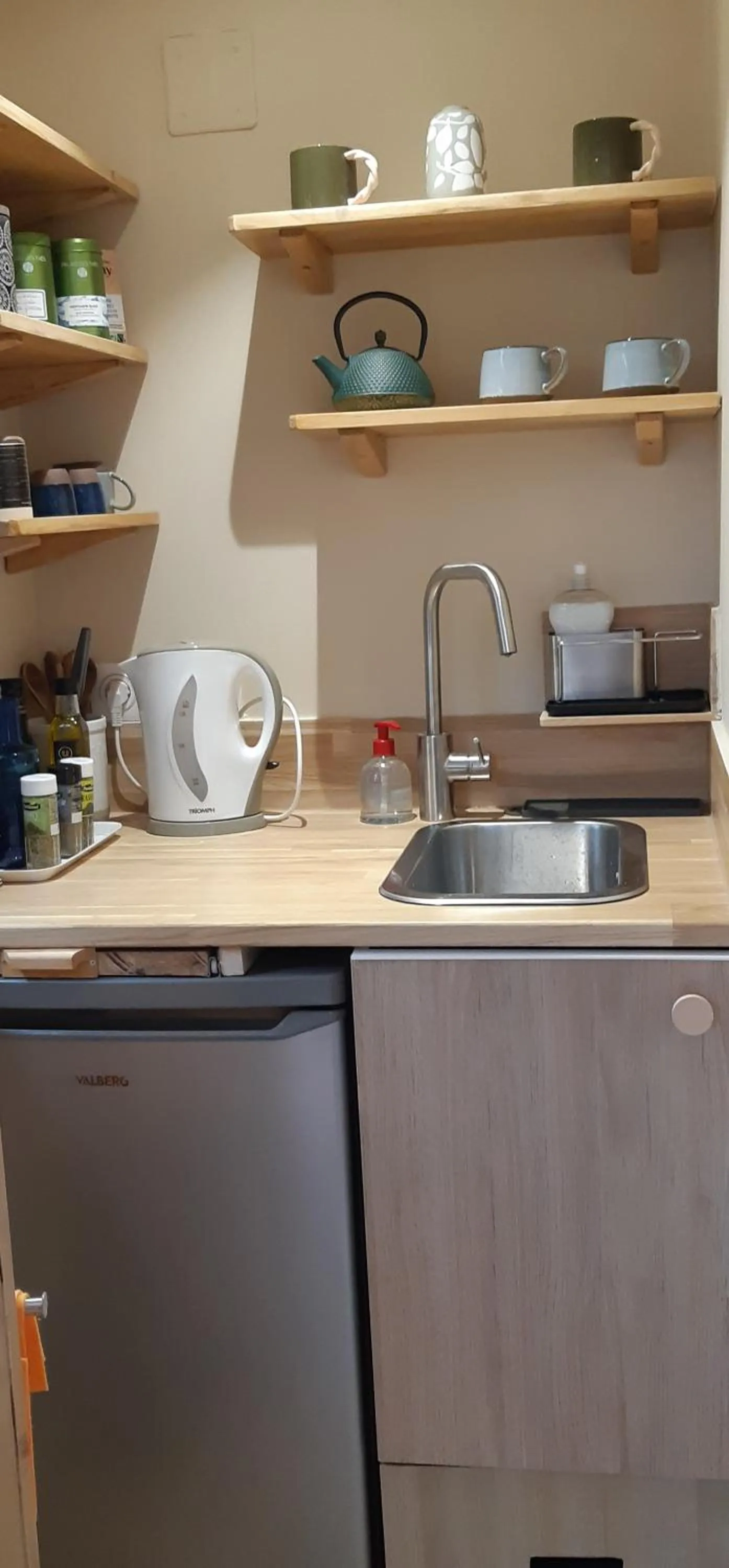 Kitchen or kitchenette in La Villanelle maison d'hôtes