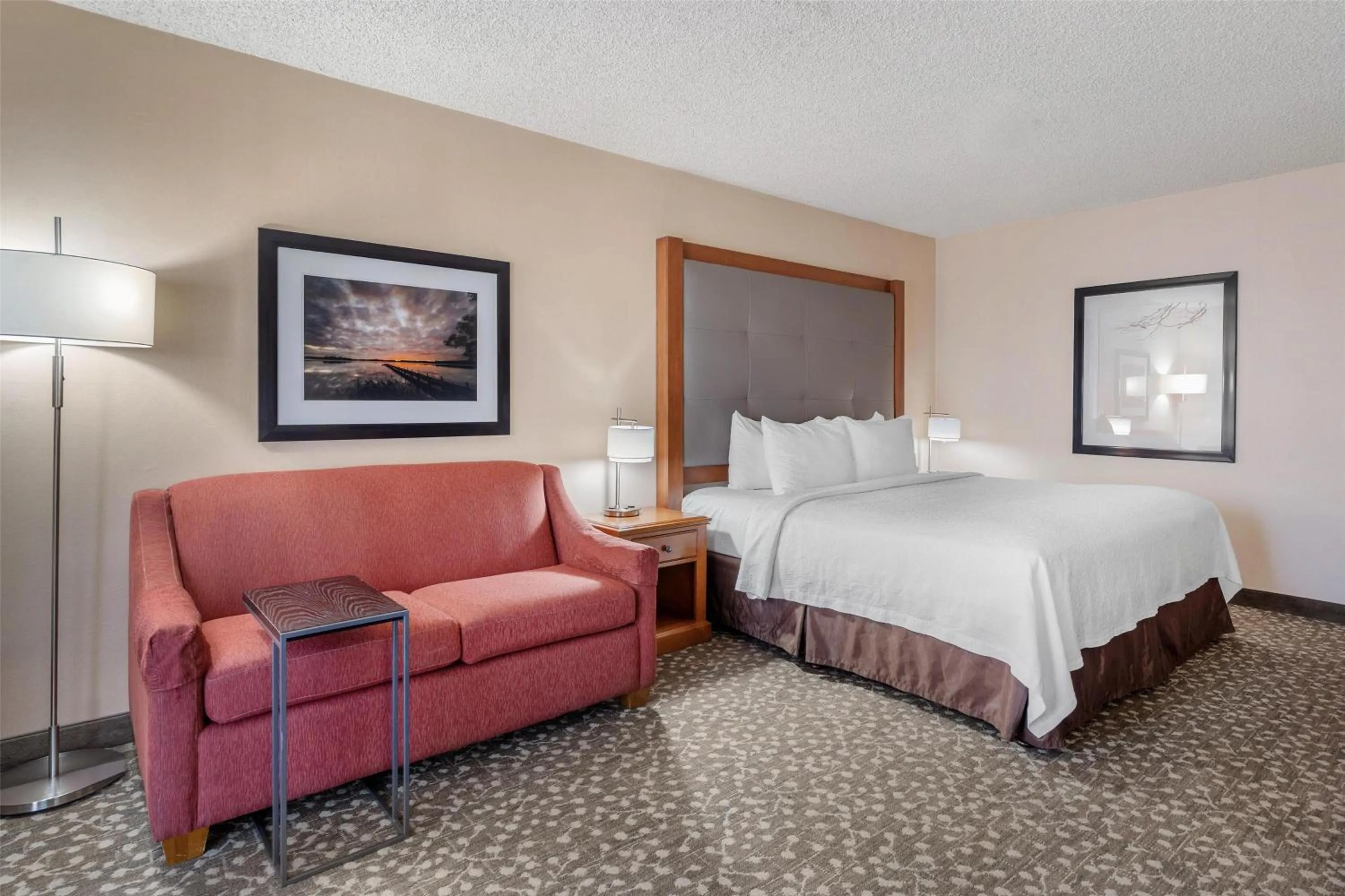 Bedroom, Bed in Best Western Plus Oak Harbor Hotel & Conference Center