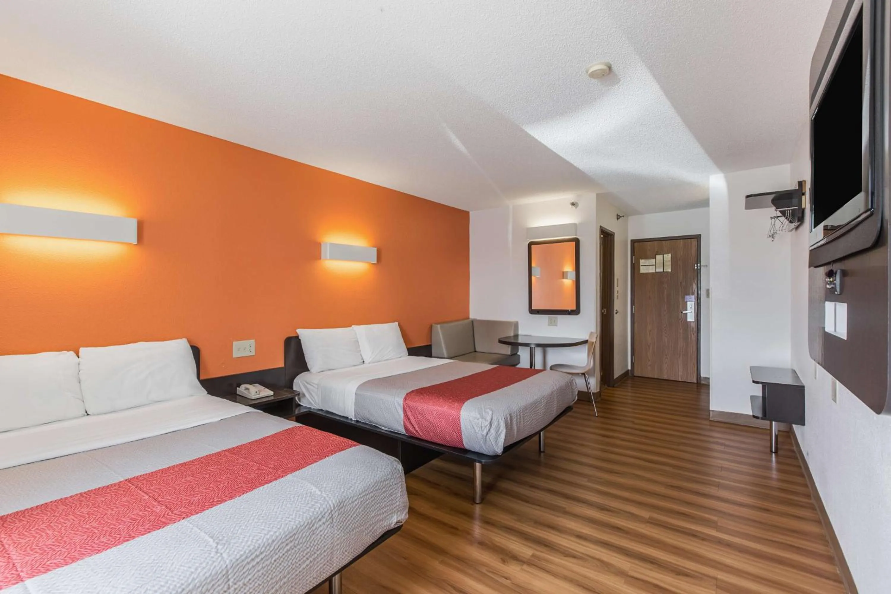 Bedroom, Bed in Motel 6 Omaha - Central