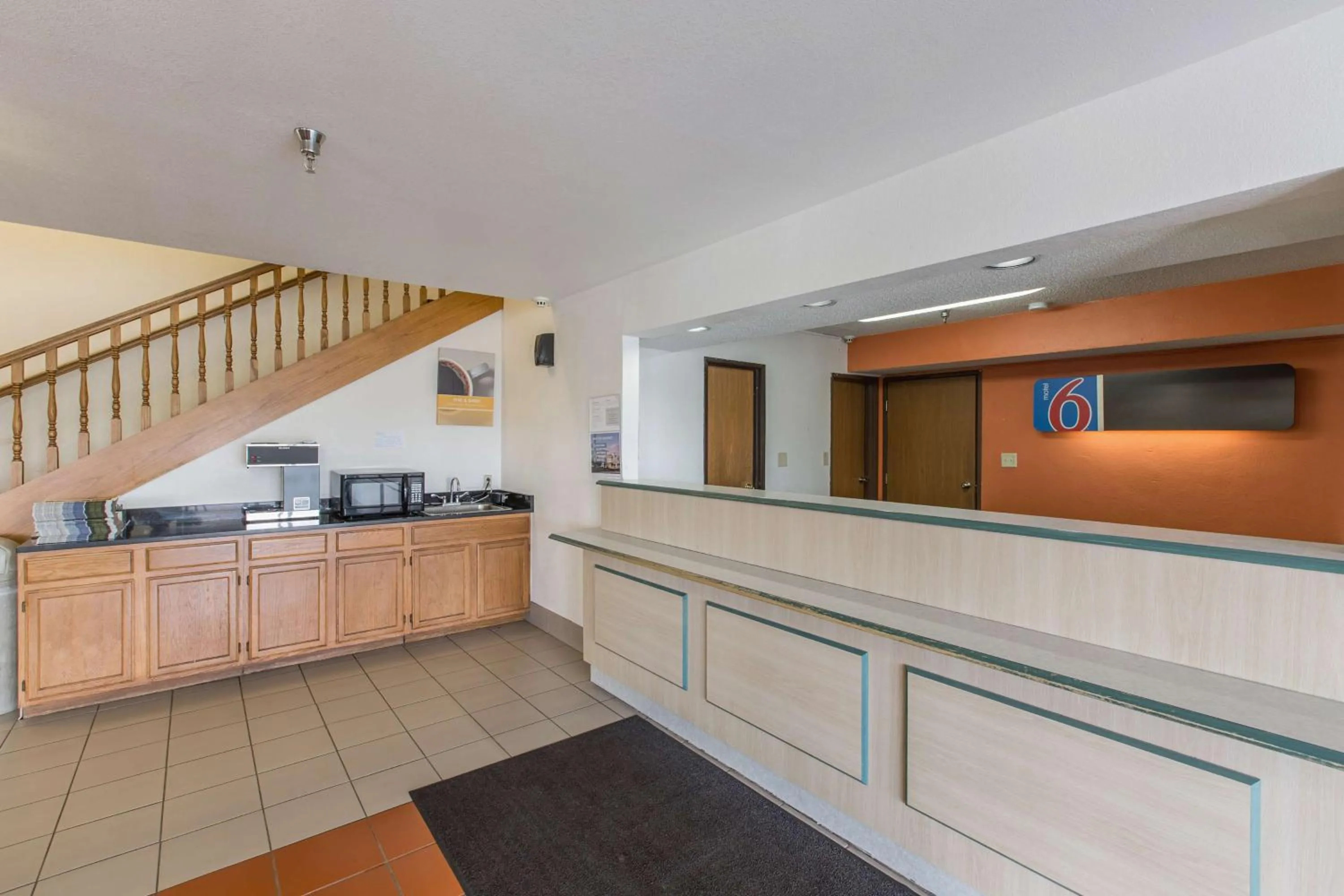 Coffee/tea facilities in Motel 6 Omaha - Central