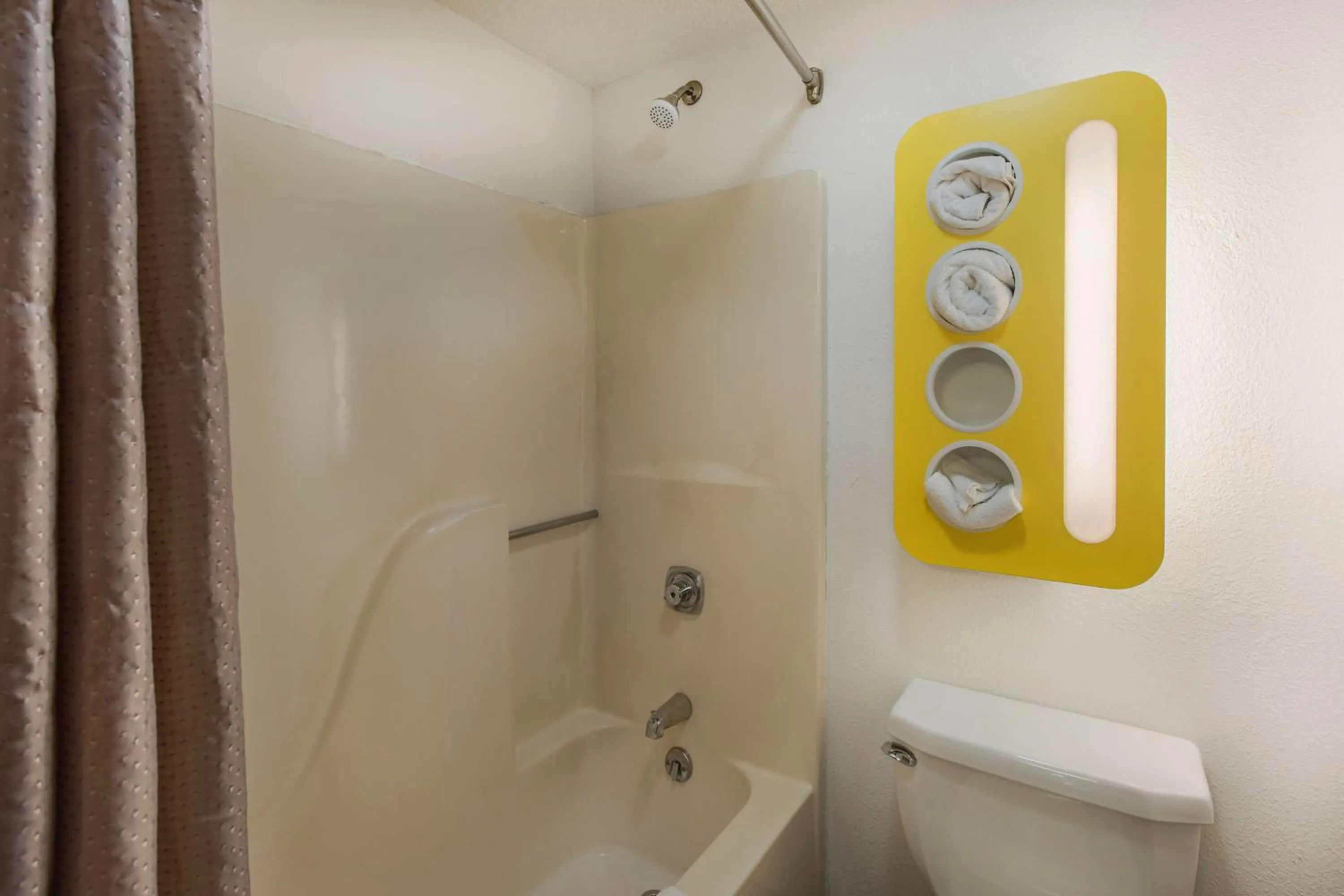 Shower in Motel 6 Omaha - Central