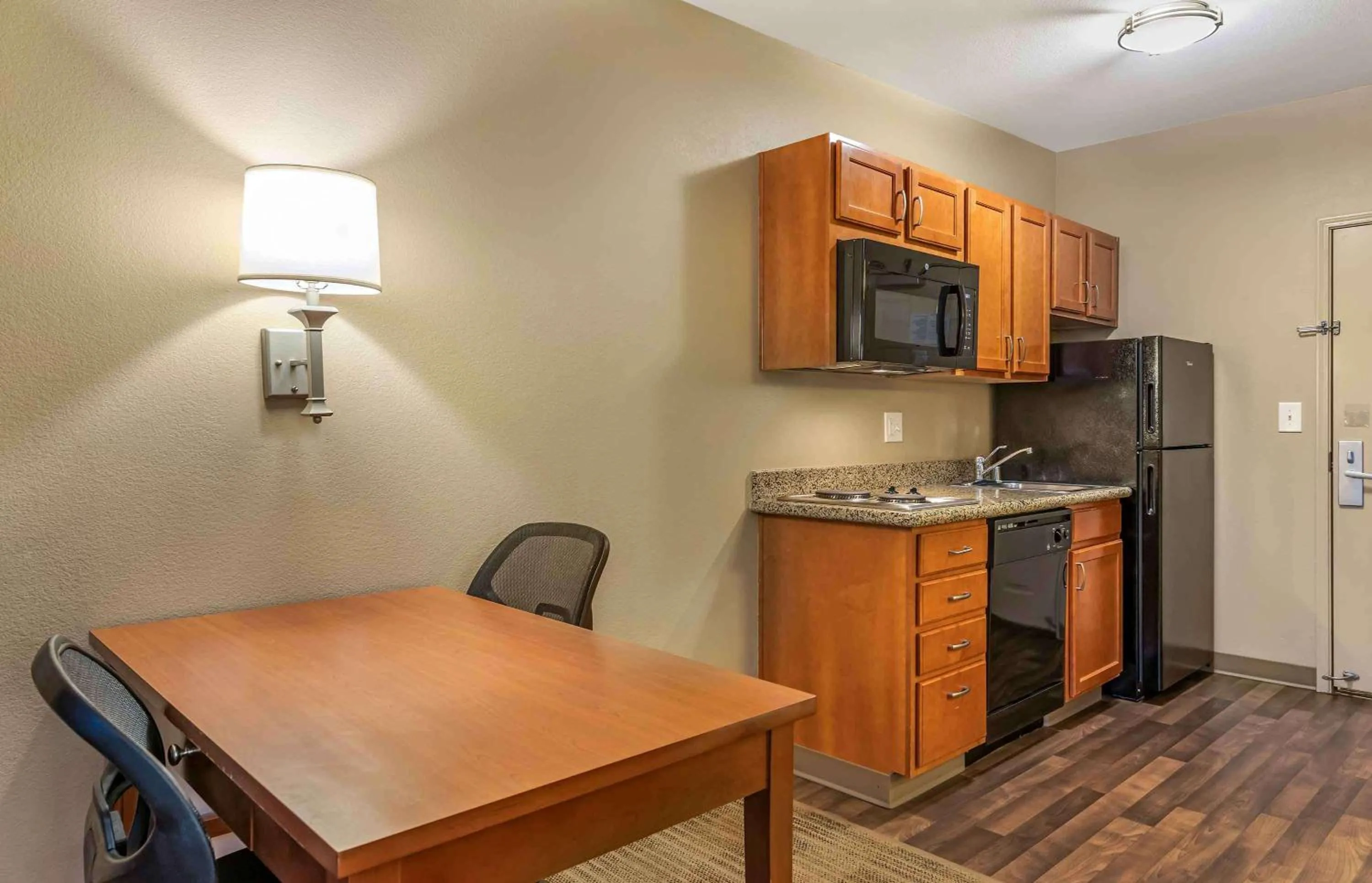 Bedroom in Extended Stay America Suites - Bakersfield - Chester Lane