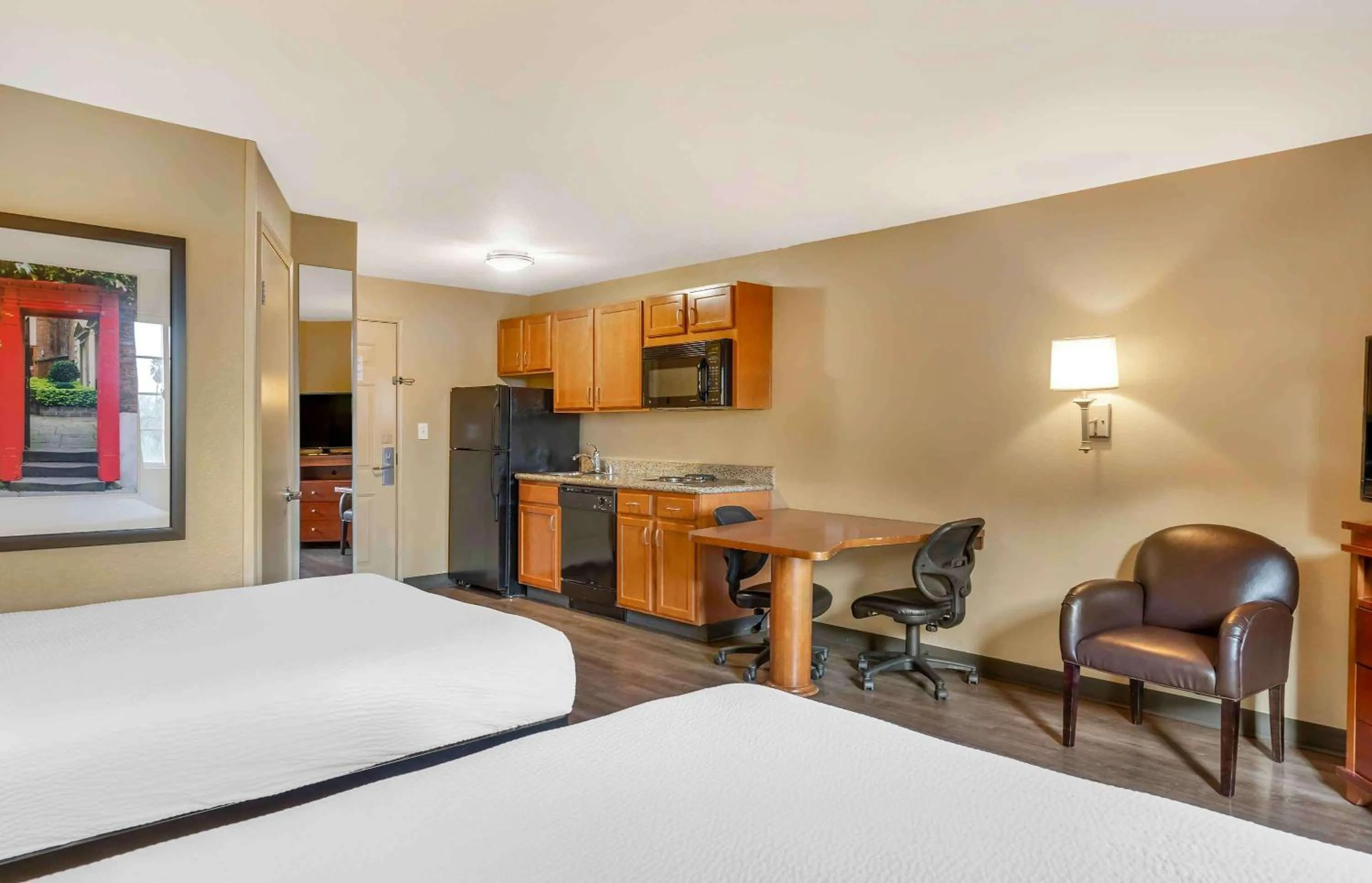 Bedroom, Bed in Extended Stay America Suites - Bakersfield - Chester Lane