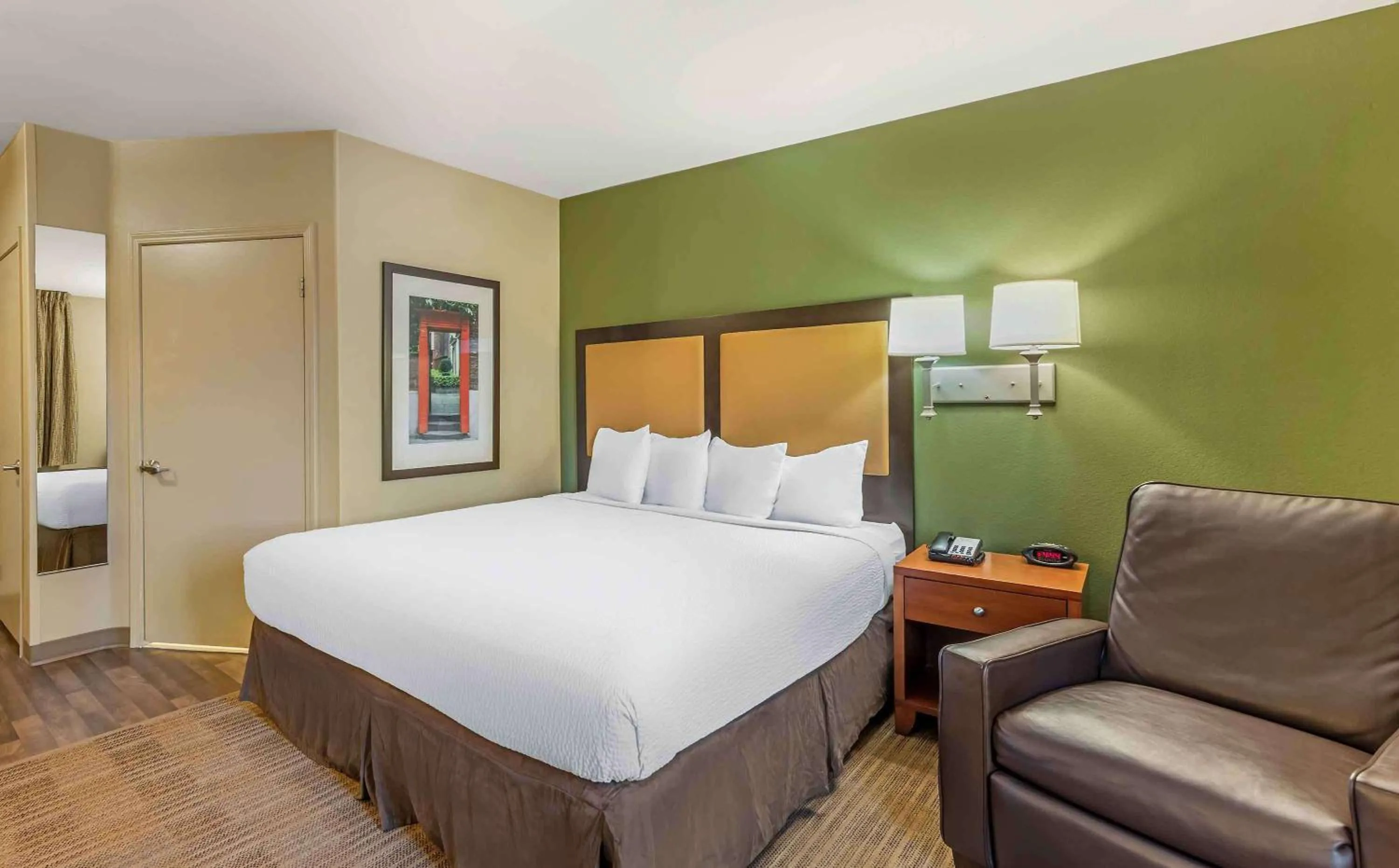Bedroom, Bed in Extended Stay America Suites - Bakersfield - Chester Lane