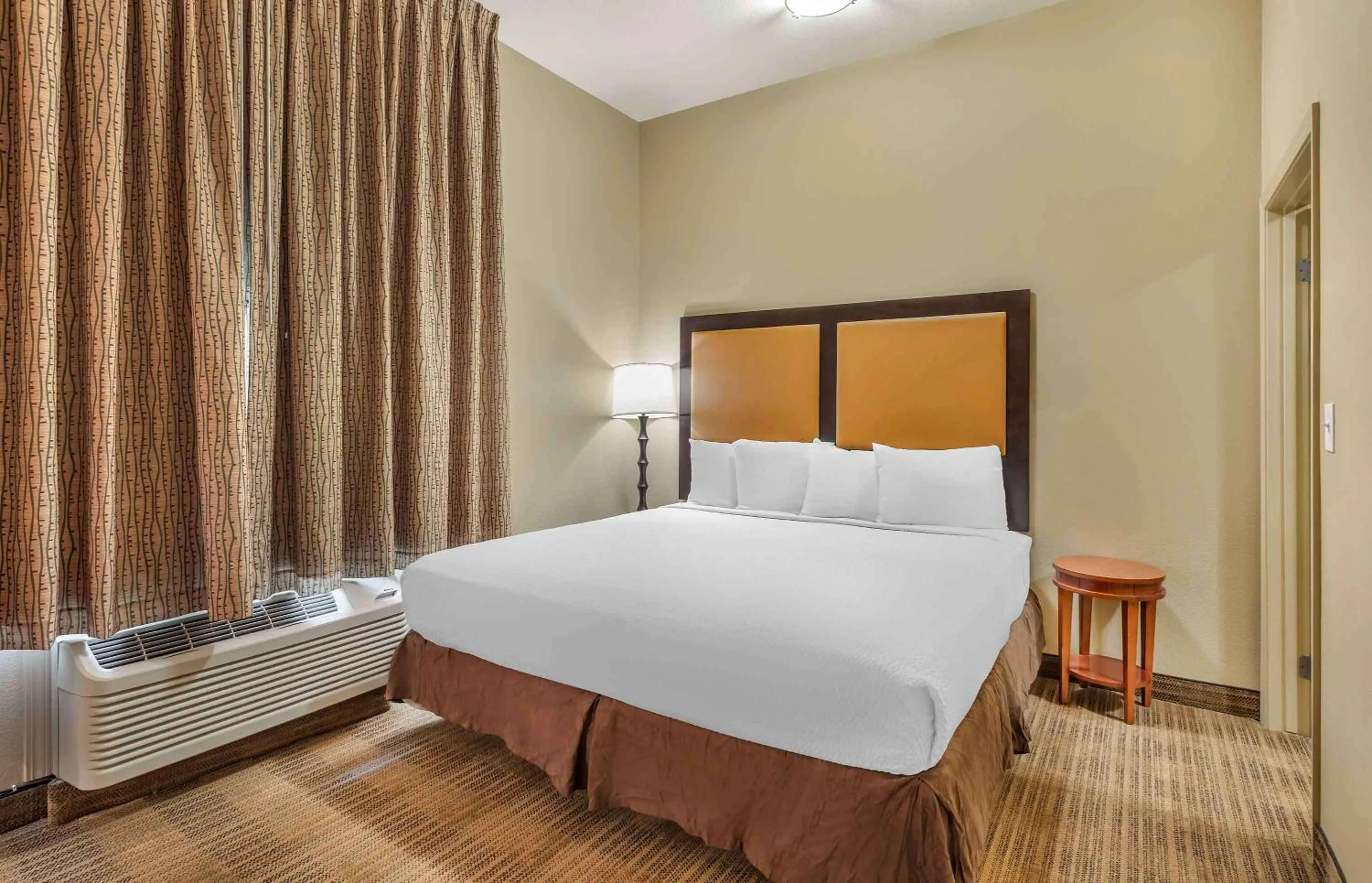 Bedroom, Bed in Extended Stay America Suites - Bakersfield - Chester Lane