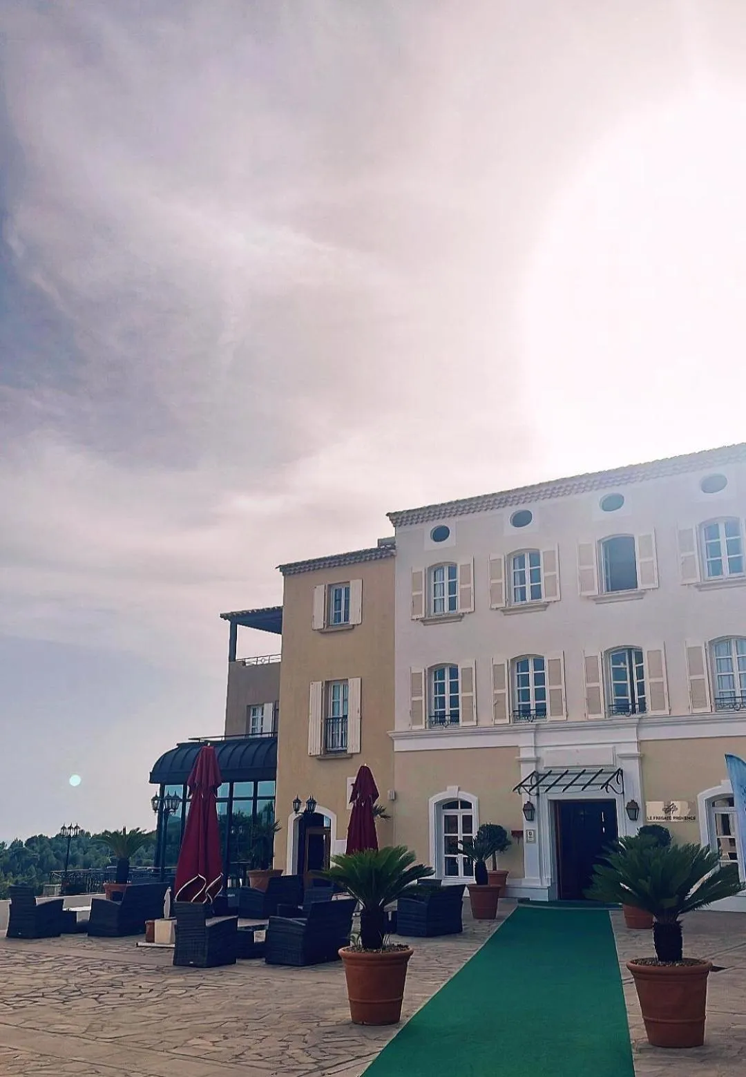 Facade/entrance in Le Fregate Provence