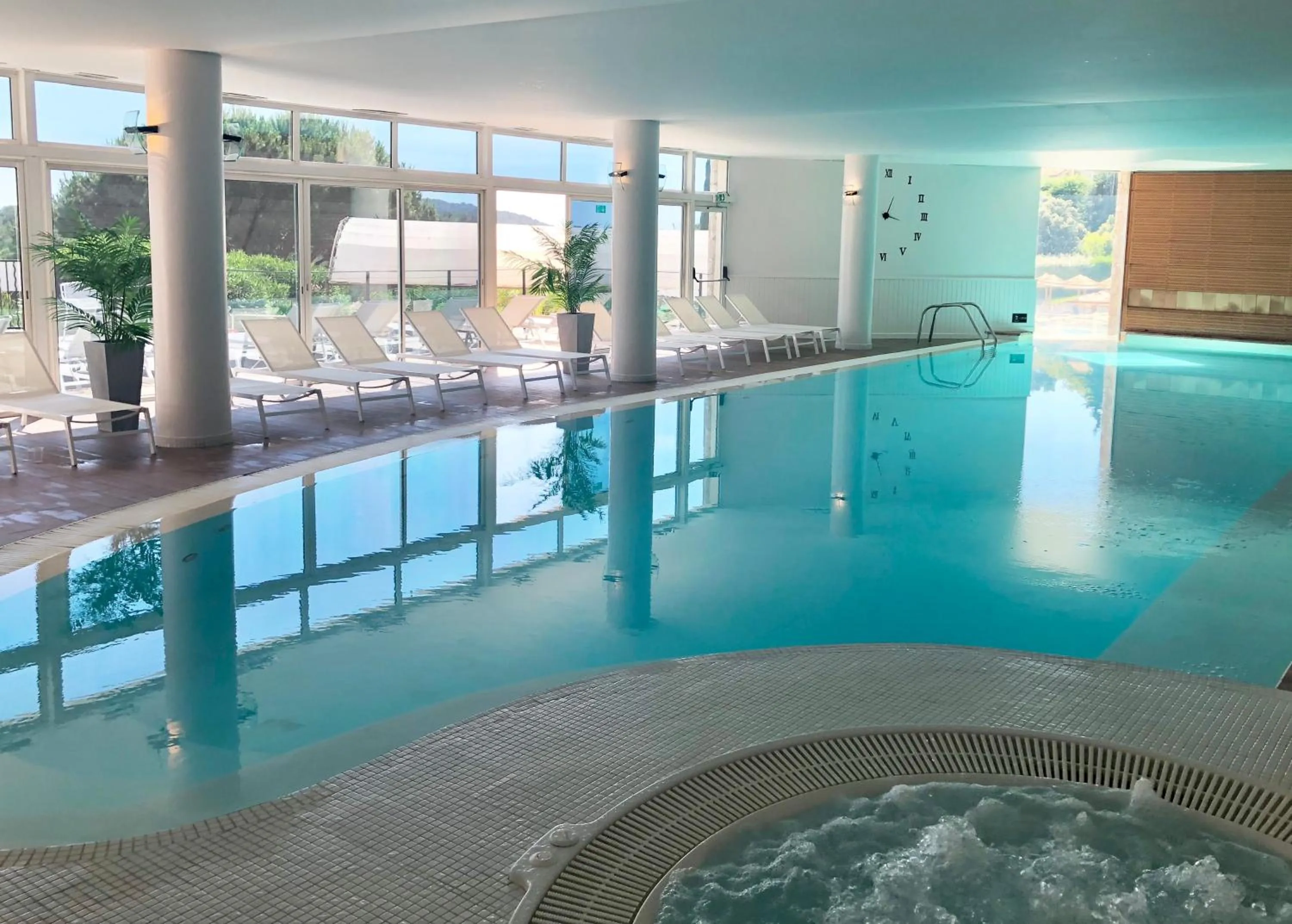 Swimming pool in Le Fregate Provence