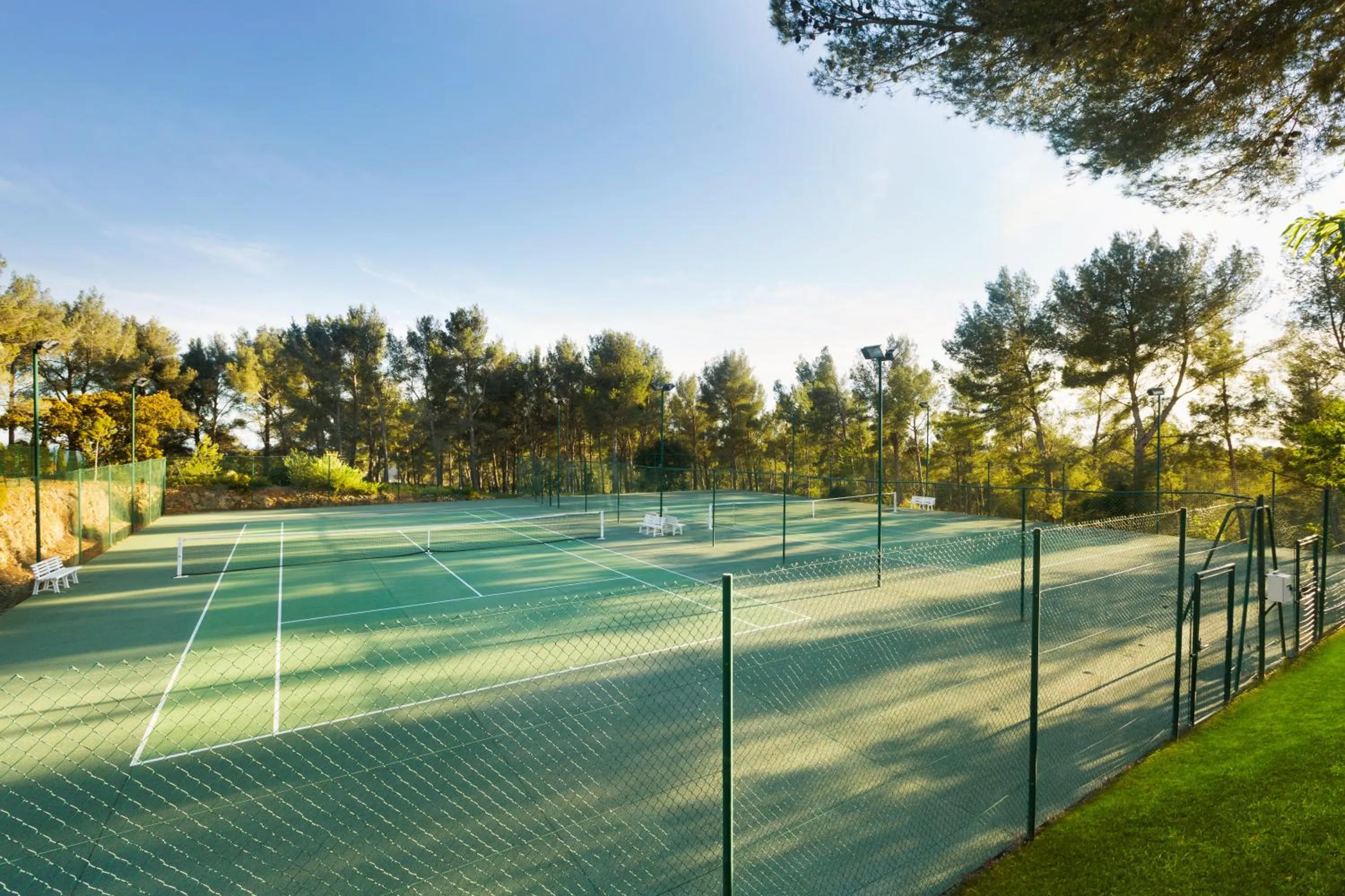Tennis court in Le Fregate Provence