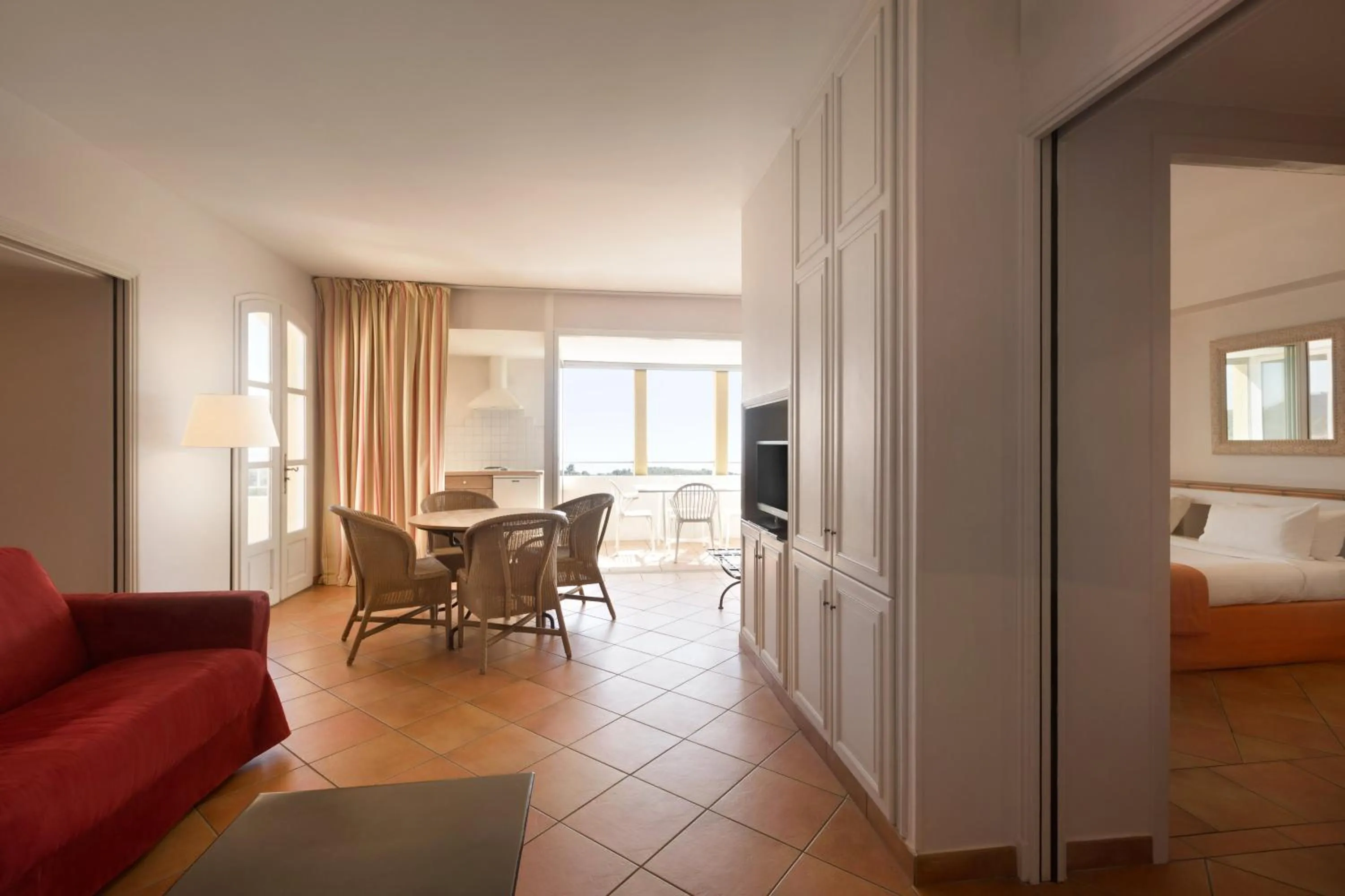 Dining area, Bed in Le Fregate Provence