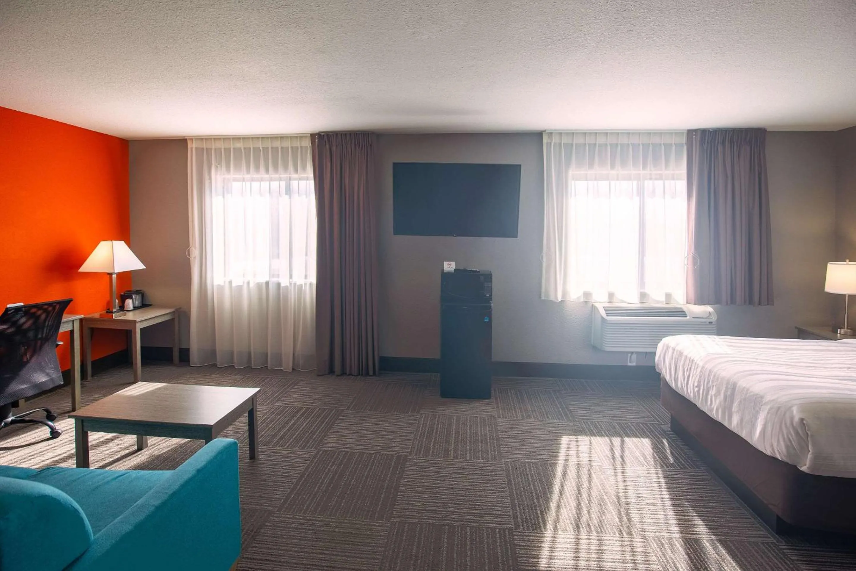 Bedroom, Bed in Quality Inn & Suites Hammond Near I-8090