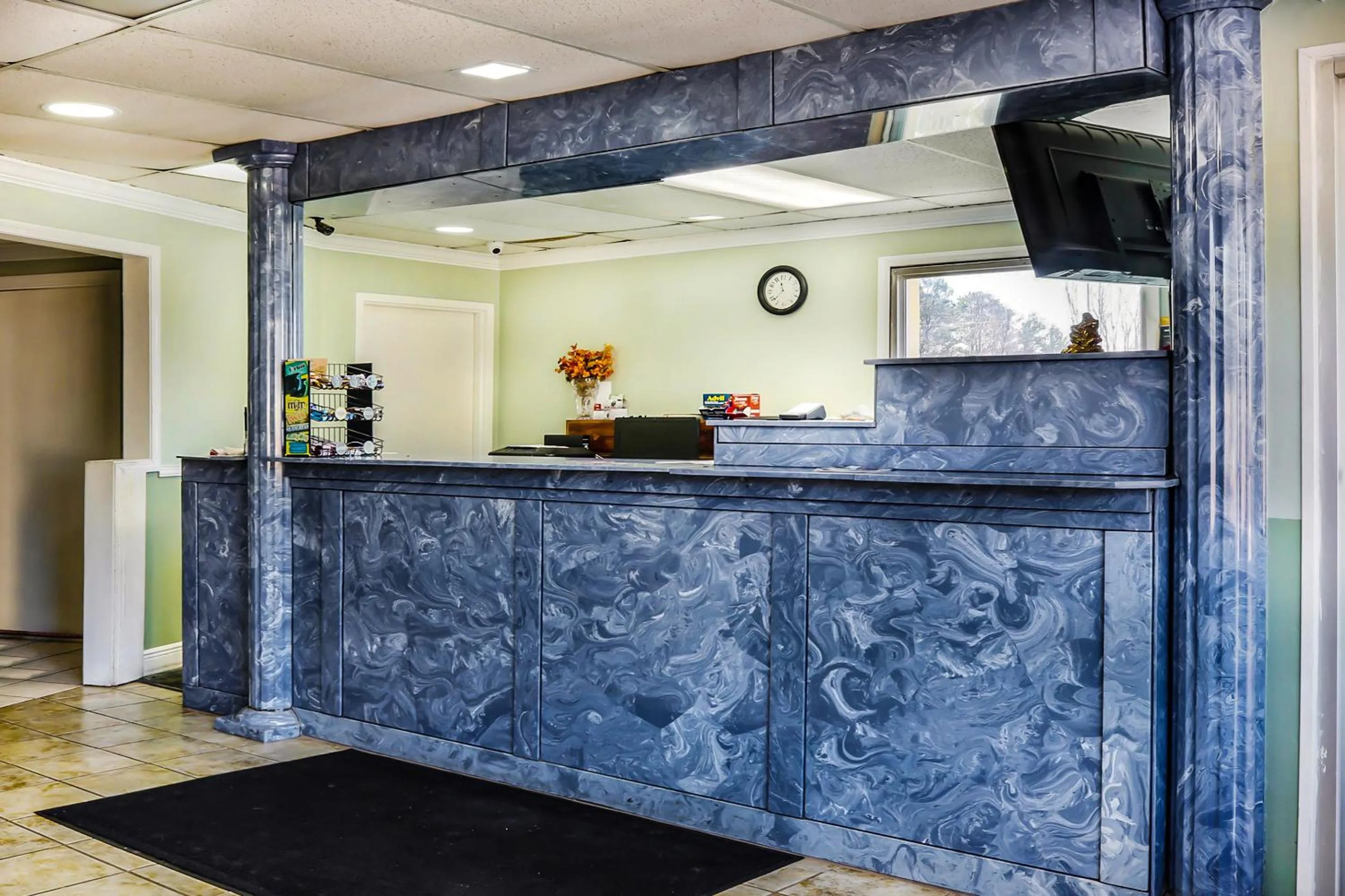Lobby or reception in OYO Hotel Jackson South I-55