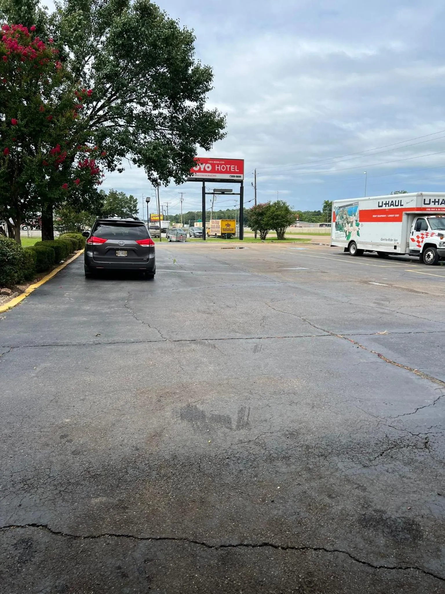 Facade/entrance in OYO Hotel Jackson South I-55