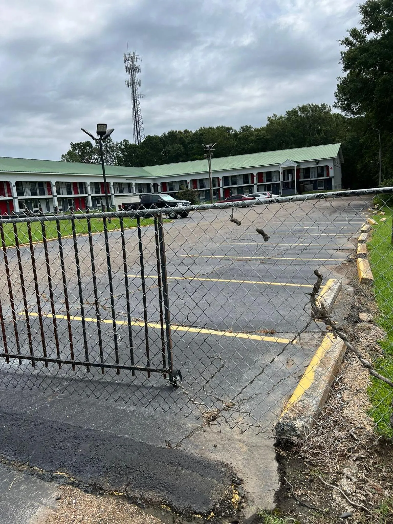 Parking in OYO Hotel Jackson South I-55