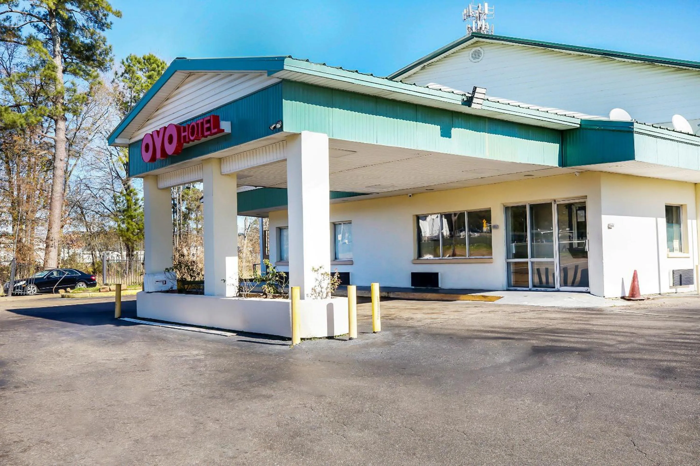 Property building in OYO Hotel Jackson South I-55