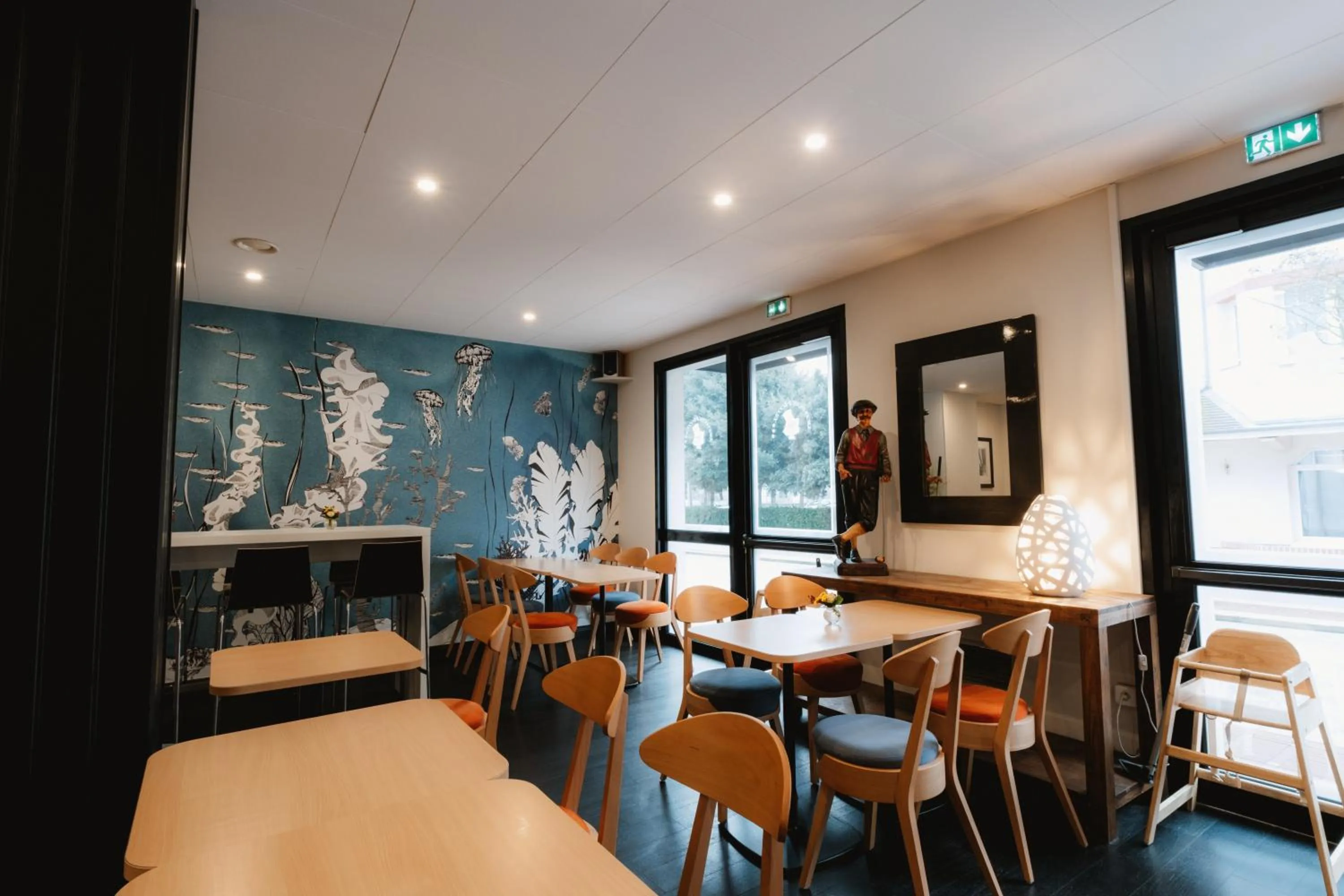 Breakfast in Red Fox