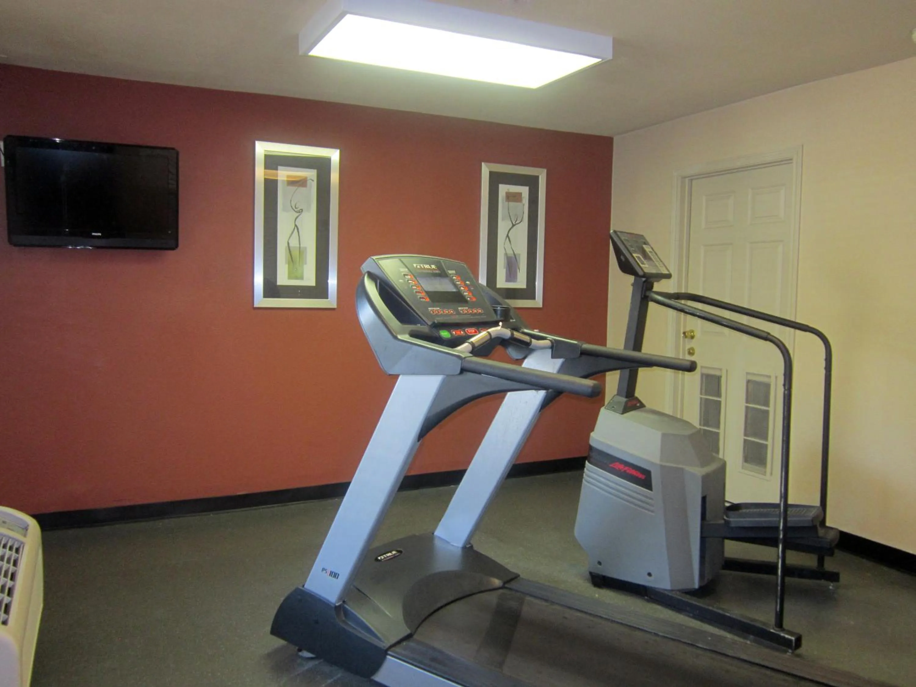 Fitness centre/facilities in Sonesta Simply Suites Stafford