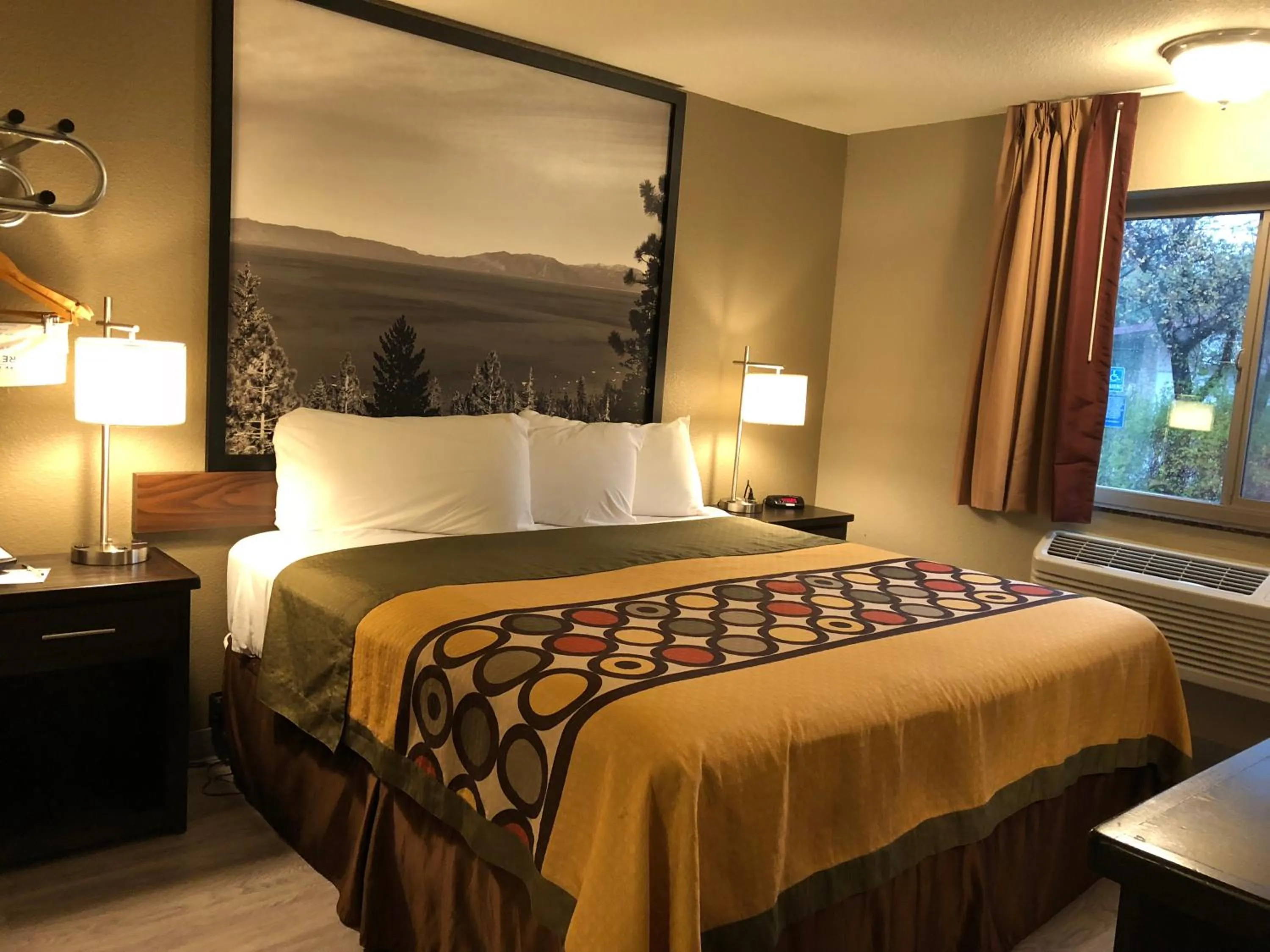 Bedroom, Bed in Super 8 by Wyndham Redding