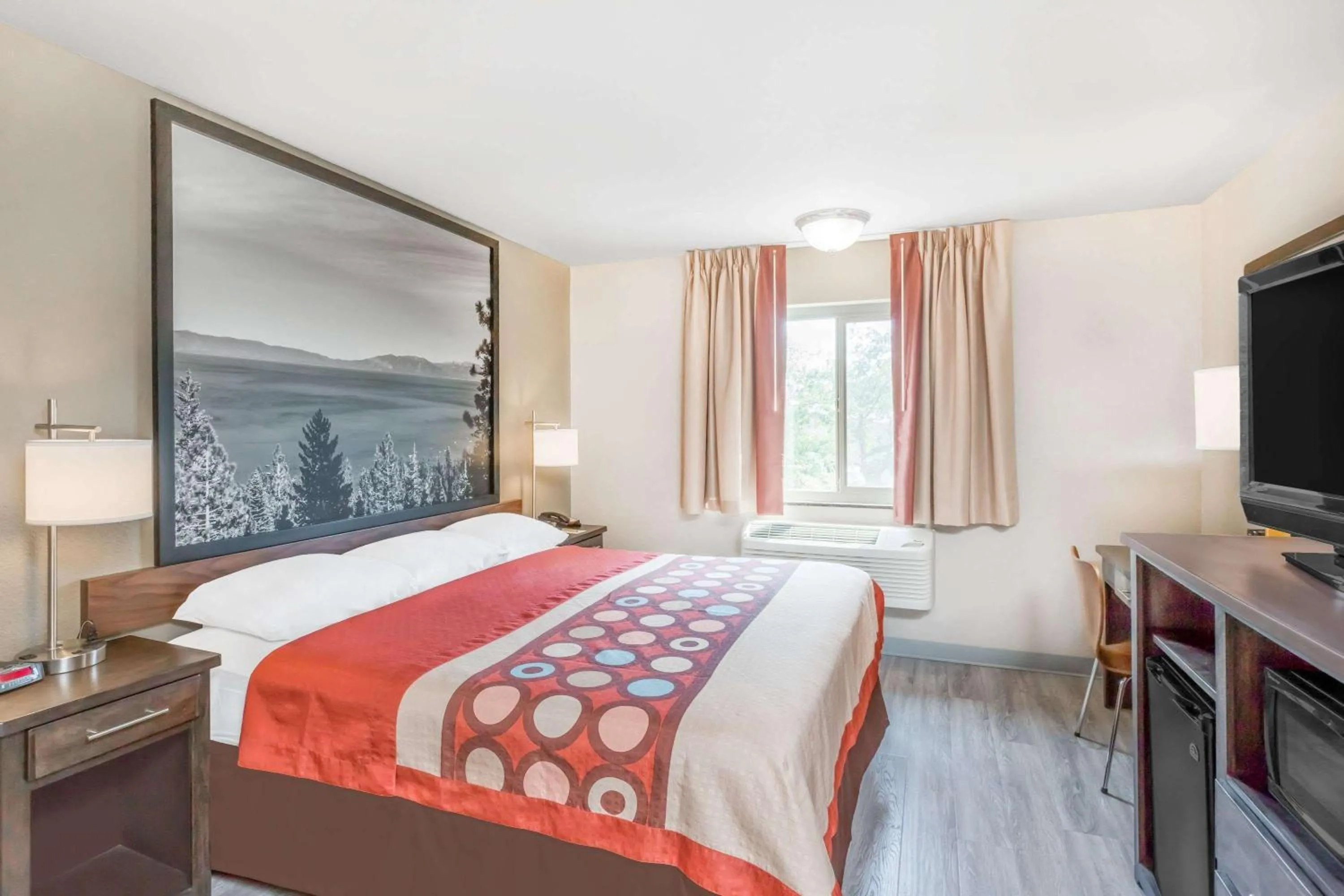 Bedroom, Bed in Super 8 by Wyndham Redding