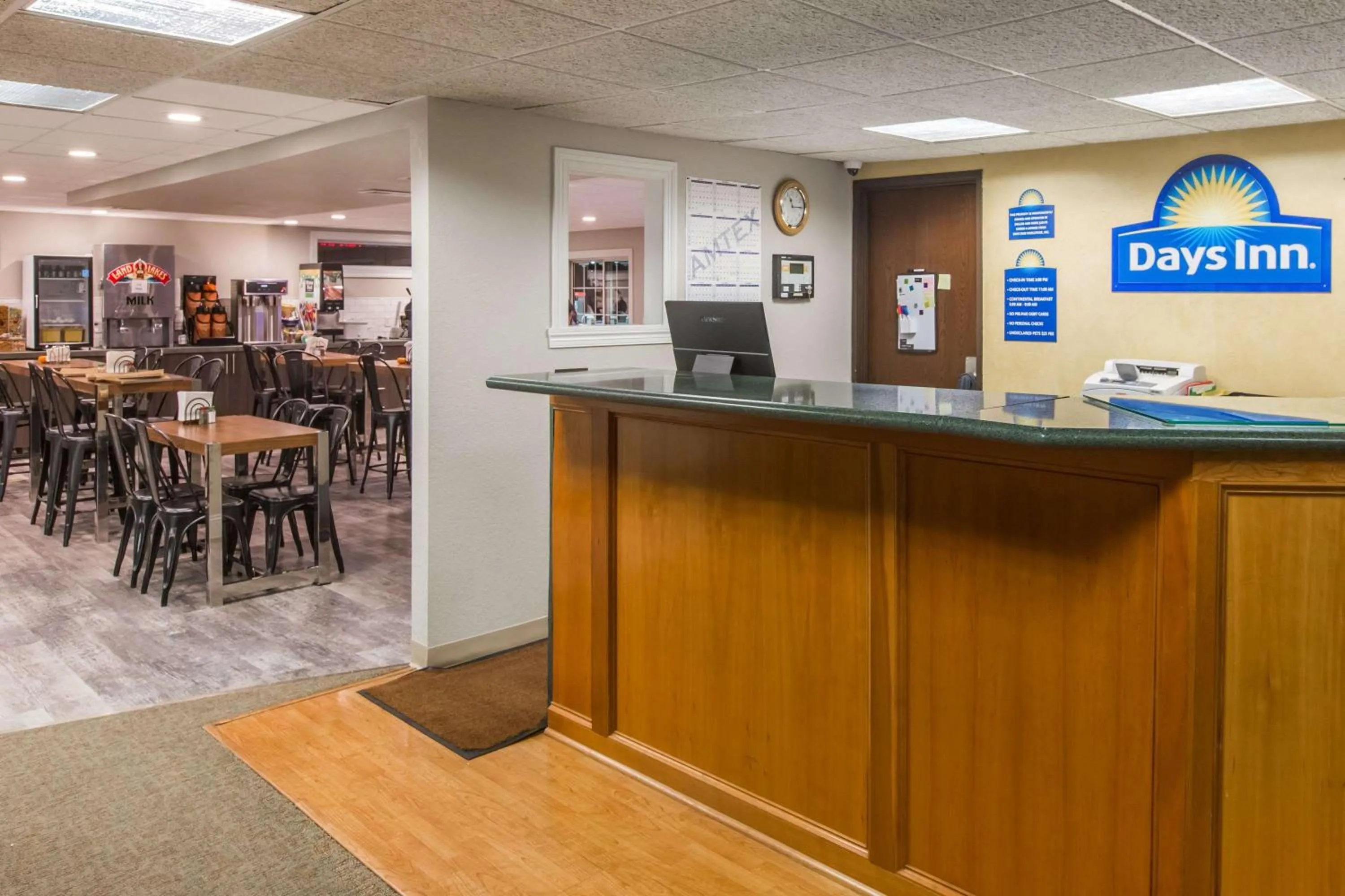 Lobby or reception in Days Inn by Wyndham Pierre