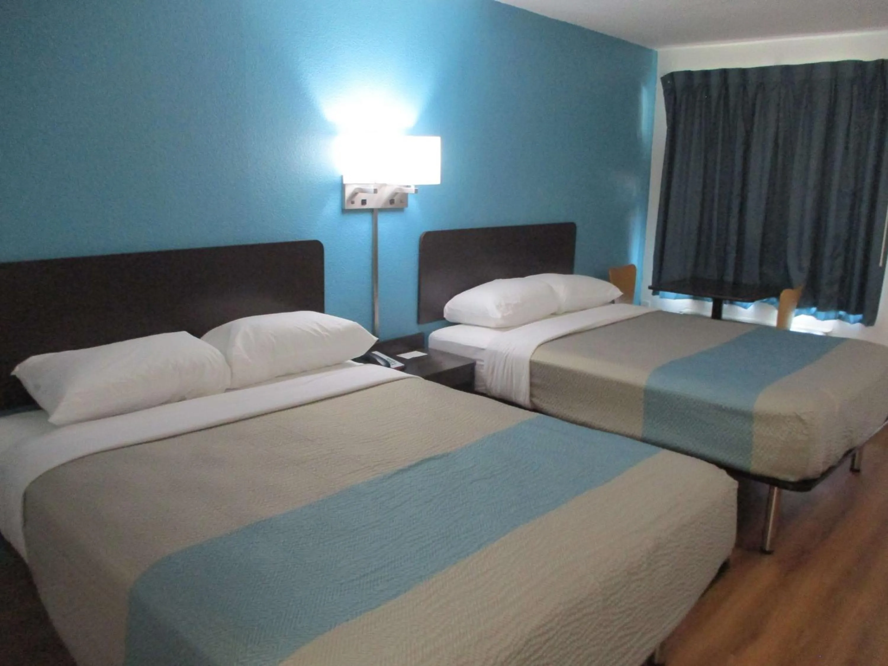 Photo of the whole room, Bed in Motel 6 Chattanooga - Airport