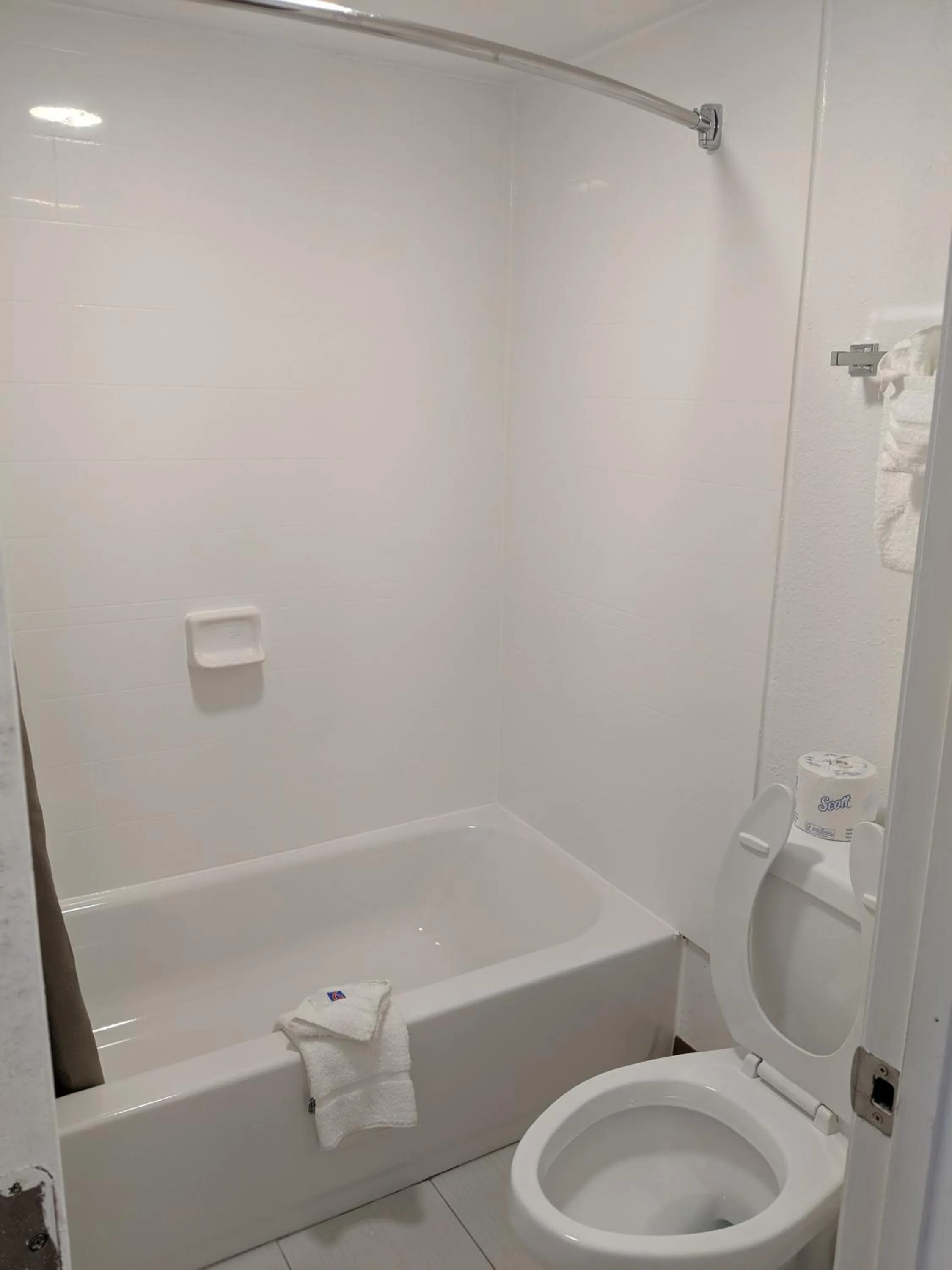 Toilet in Motel 6 Chattanooga - Airport