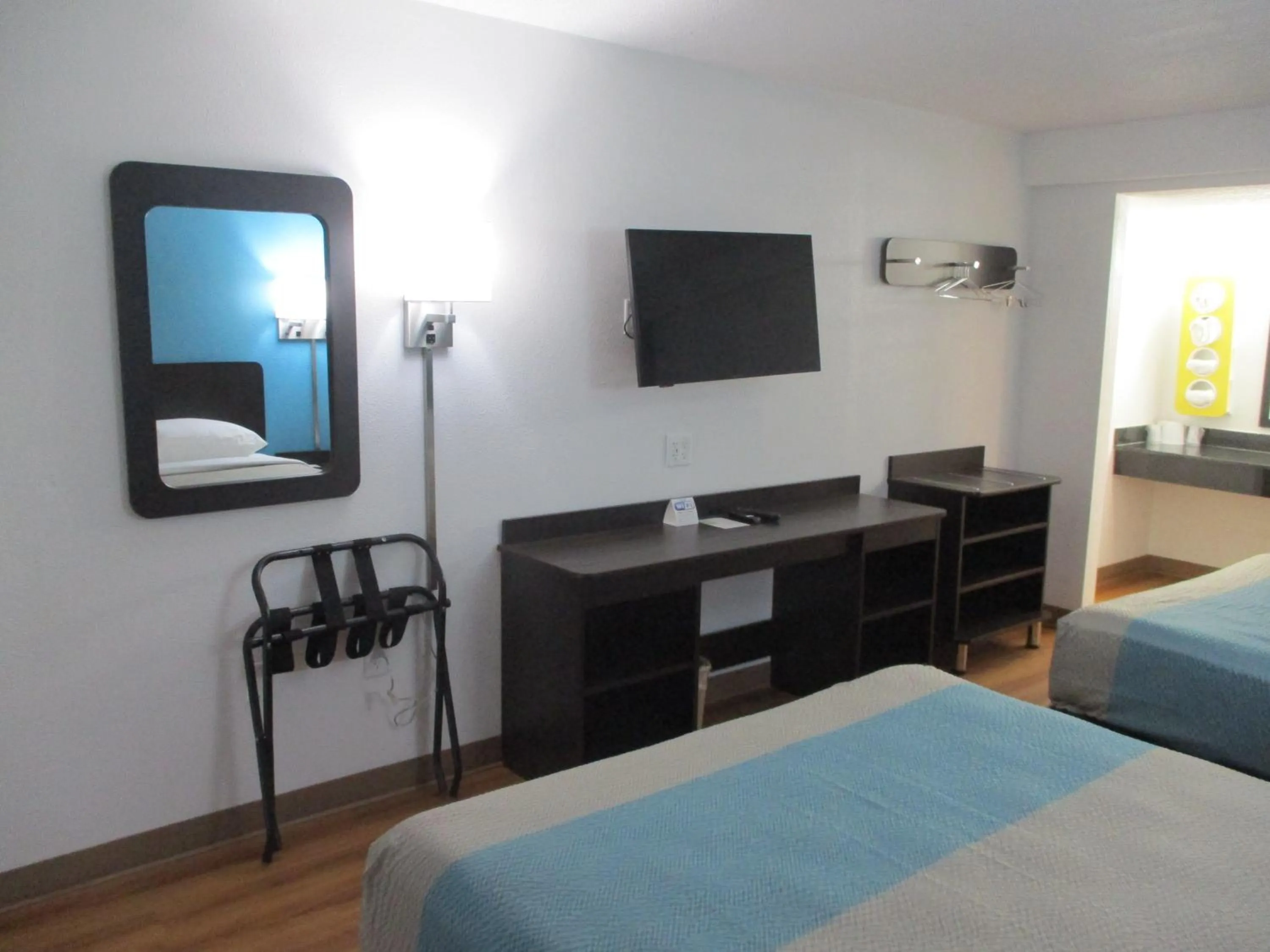 Photo of the whole room, Bed in Motel 6 Chattanooga - Airport