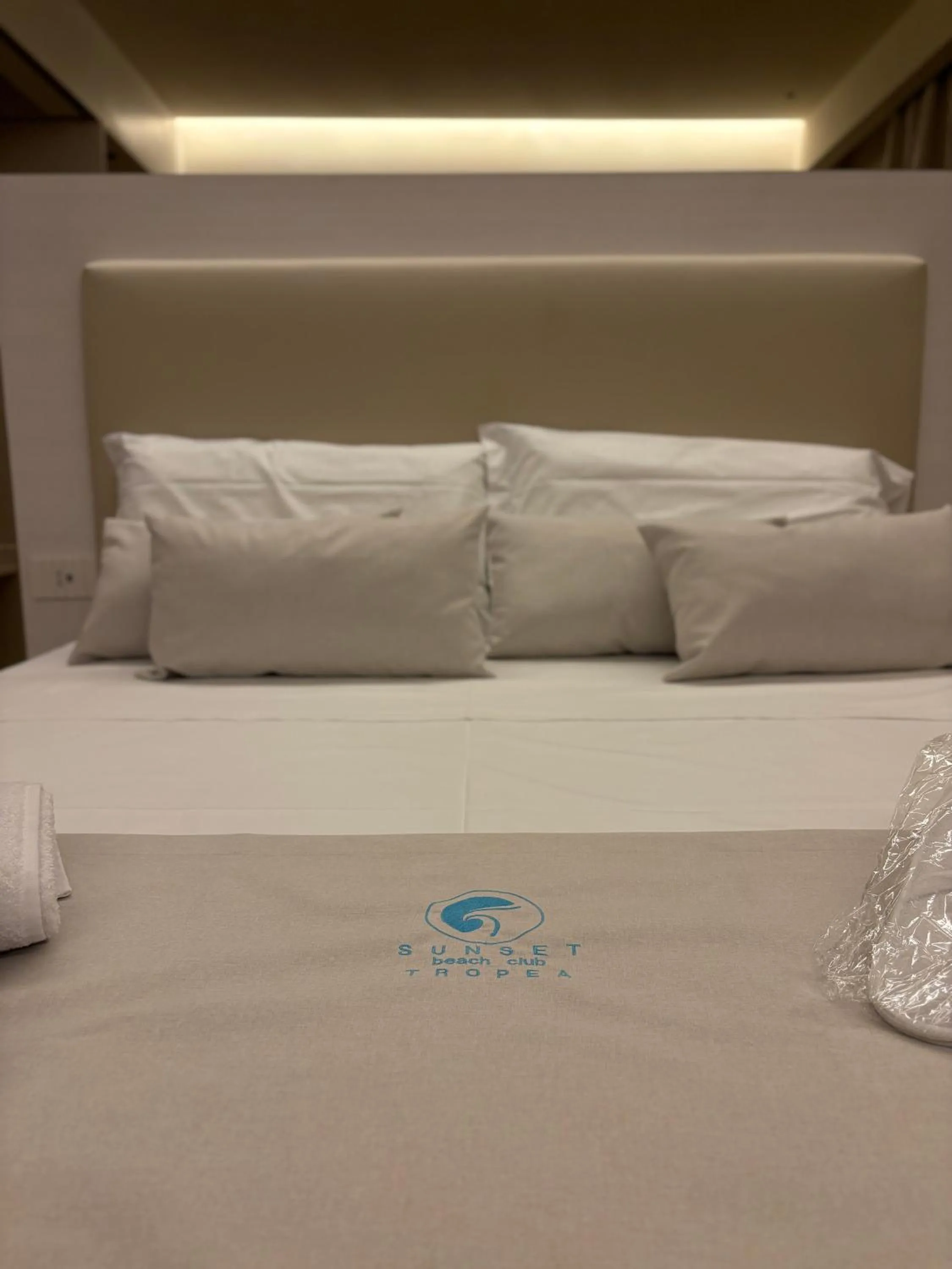 Bed in Sunset Beach Club Tropea