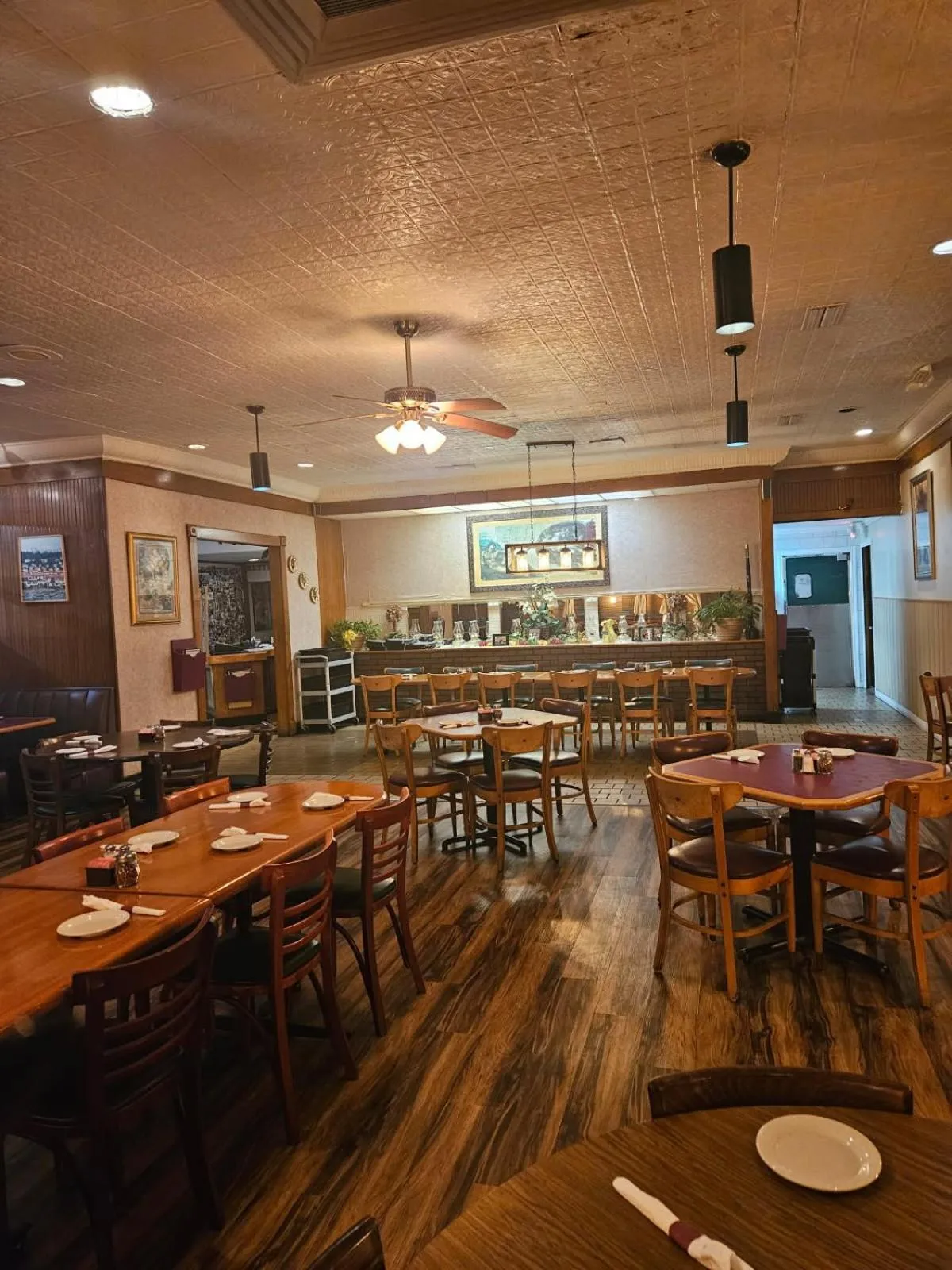 Days Inn & Suites by Wyndham Marshall