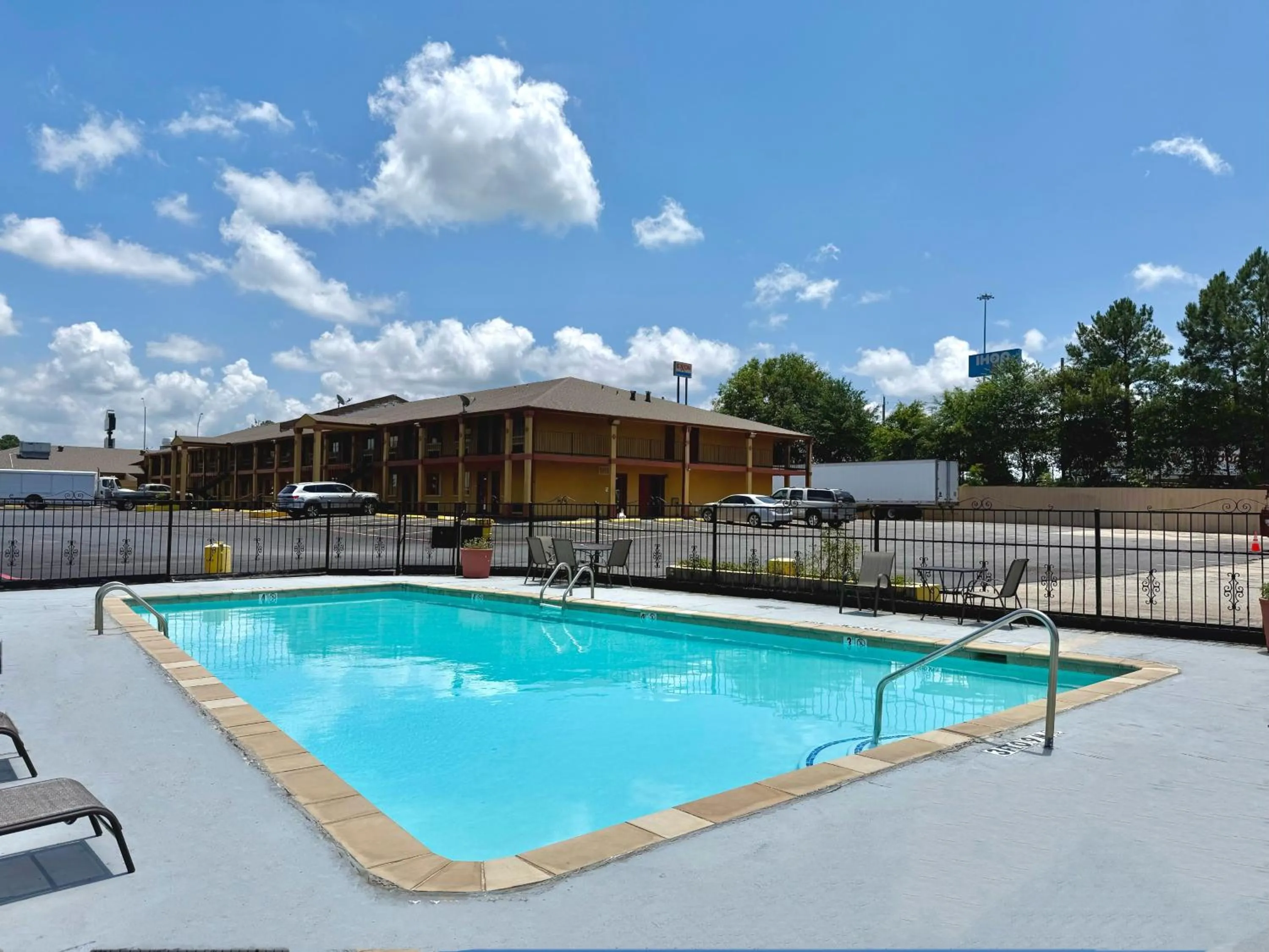 Swimming pool in Days Inn & Suites by Wyndham Marshall