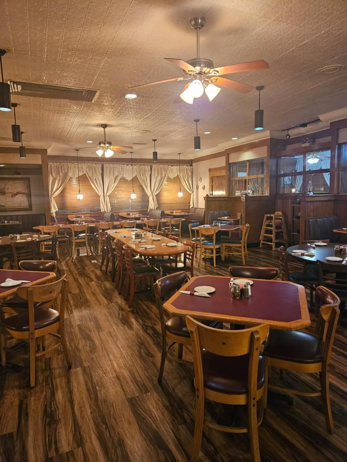 Days Inn & Suites by Wyndham Marshall