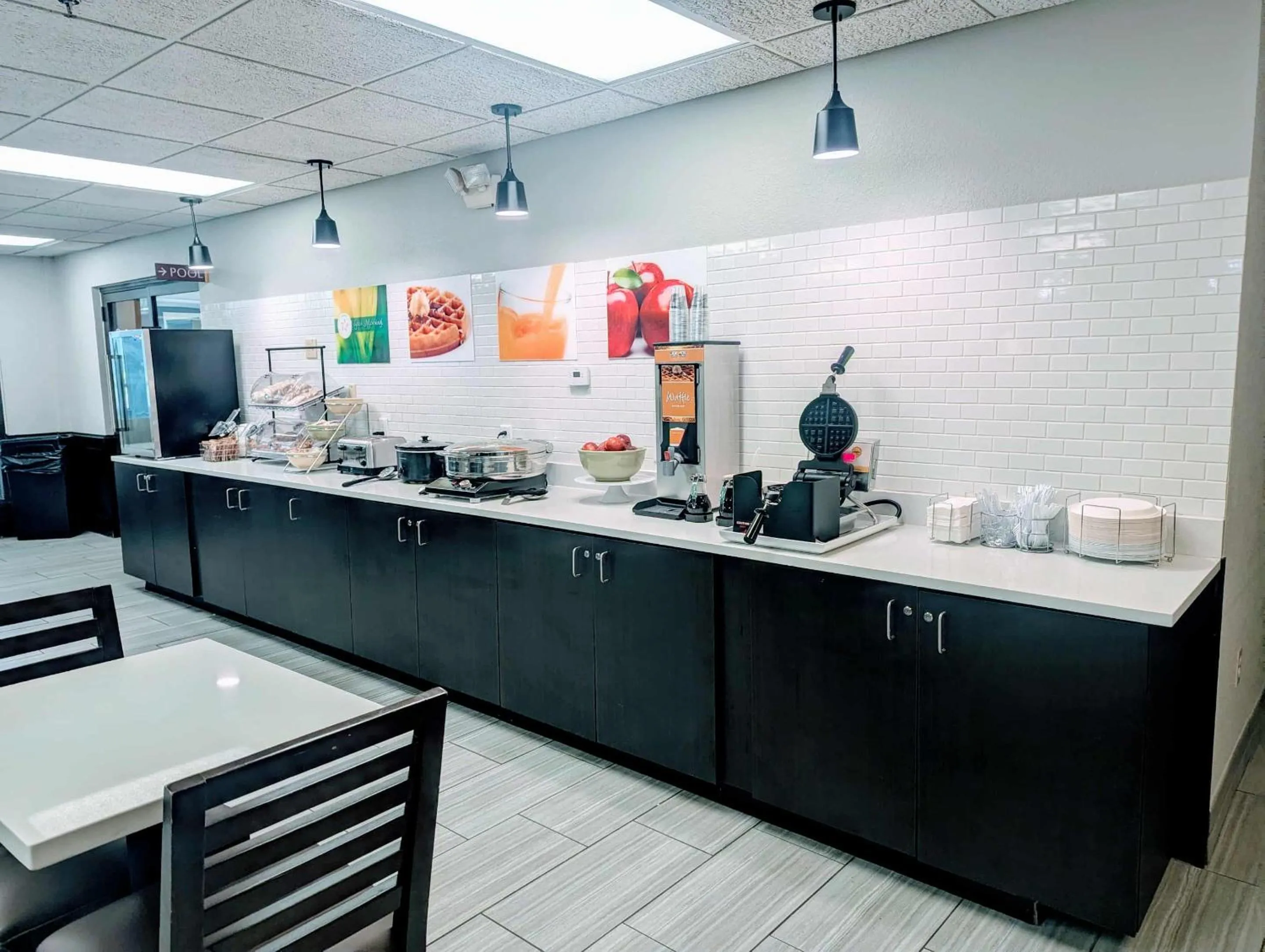 Breakfast in Quality Inn Warrensburg