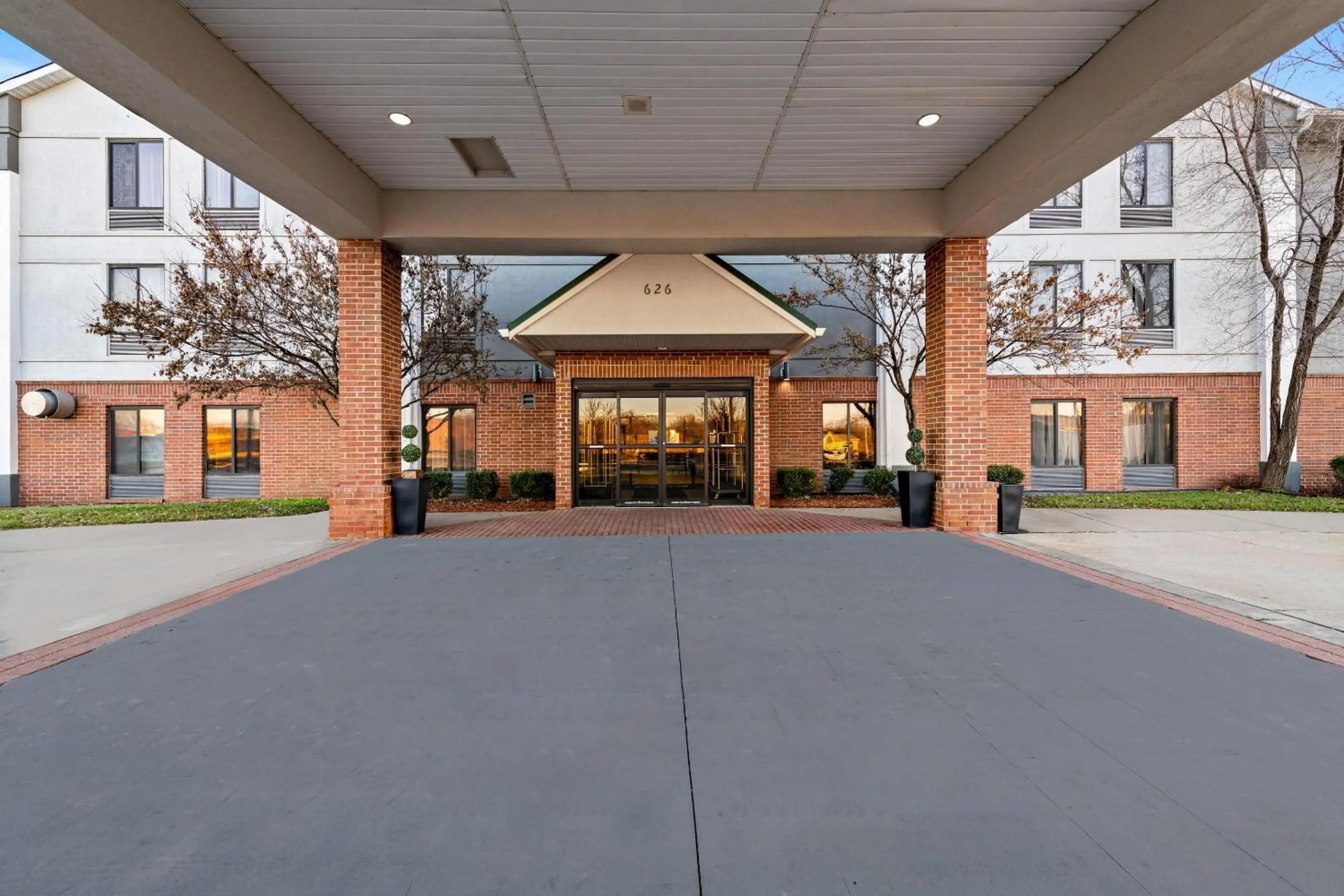 Property building in Quality Inn Warrensburg